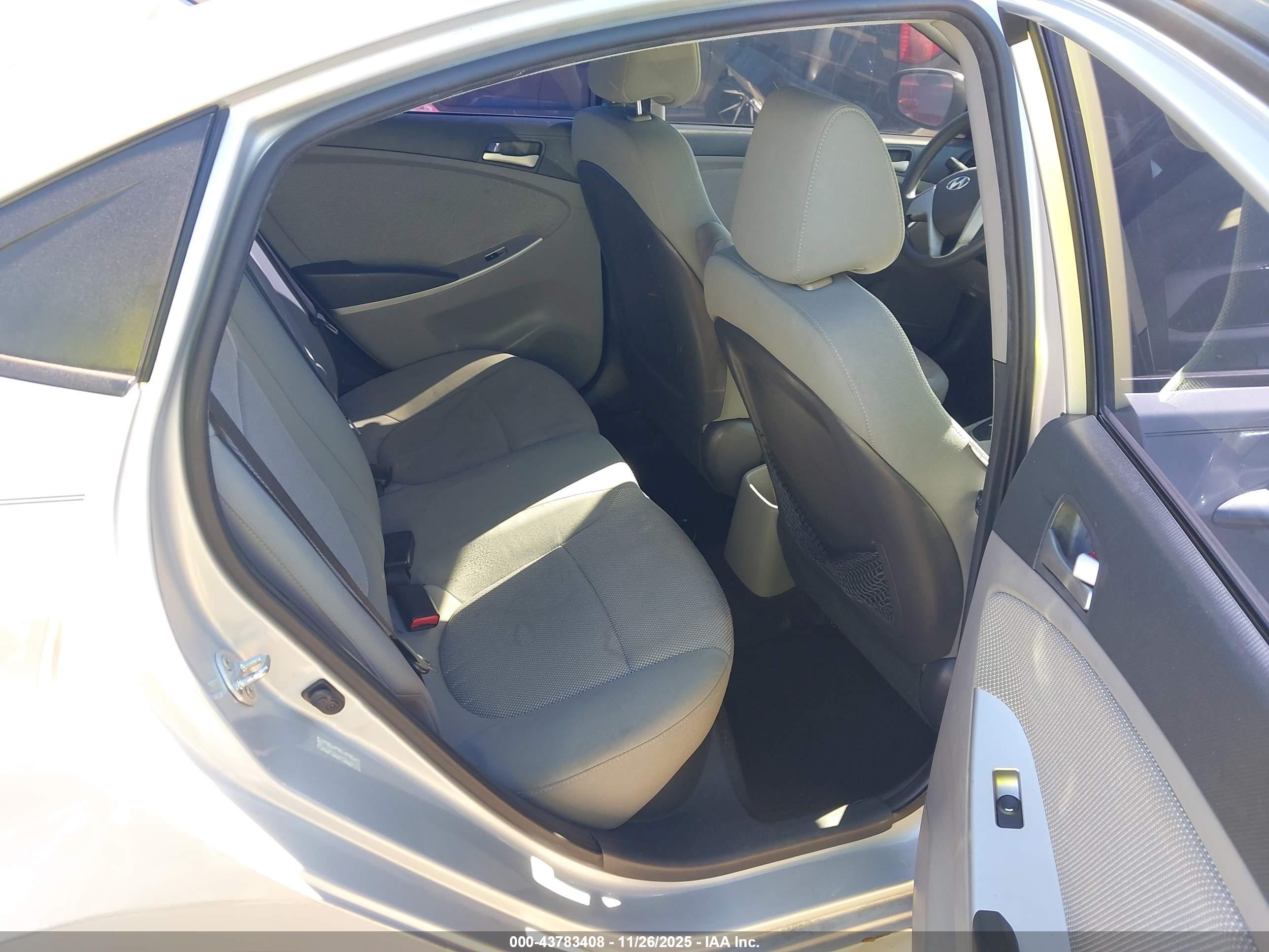 HYUNDAI ACCENT image 8