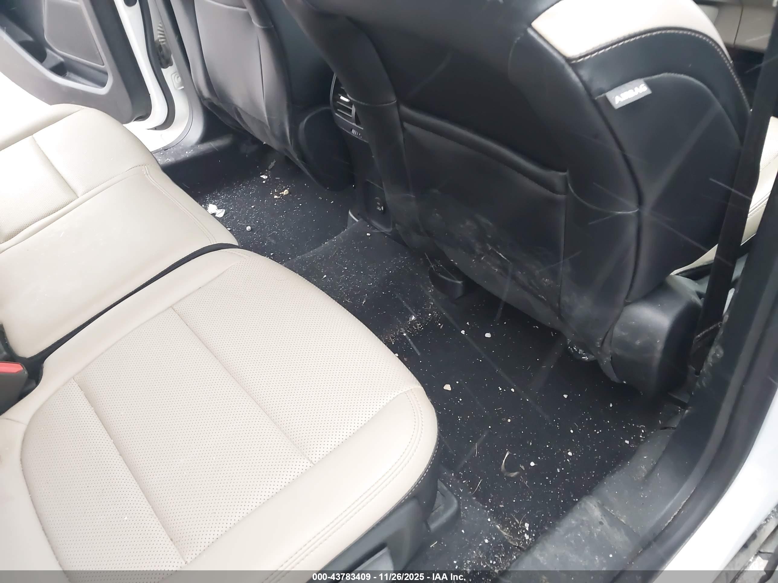 FORD ESCAPE image 8