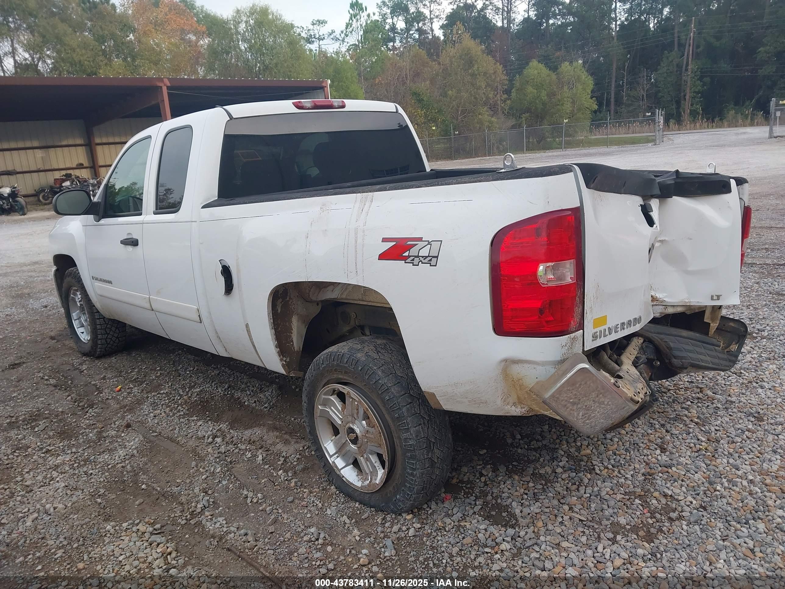 CHEVROLET SILVERADO image 3