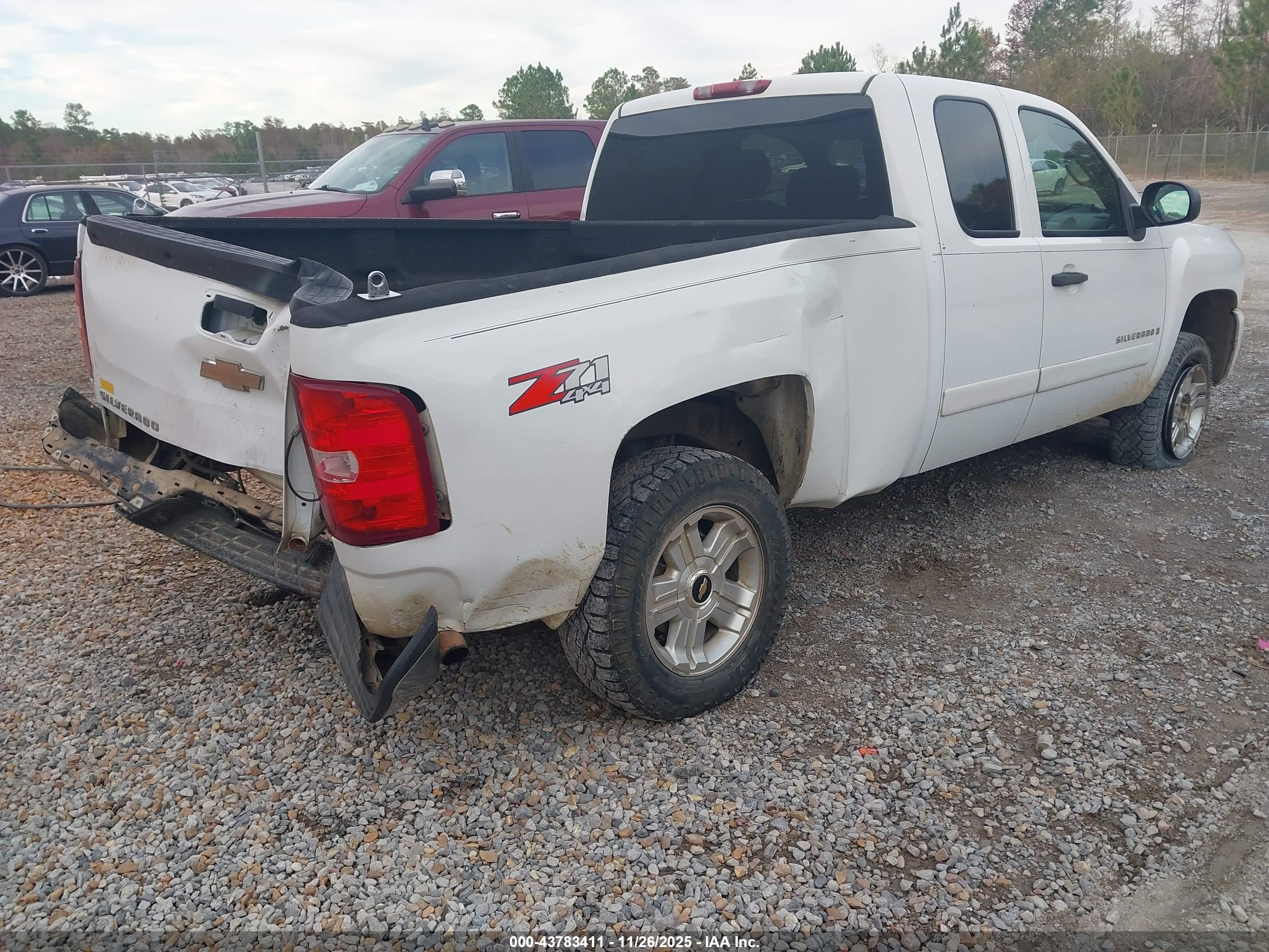 CHEVROLET SILVERADO image 4