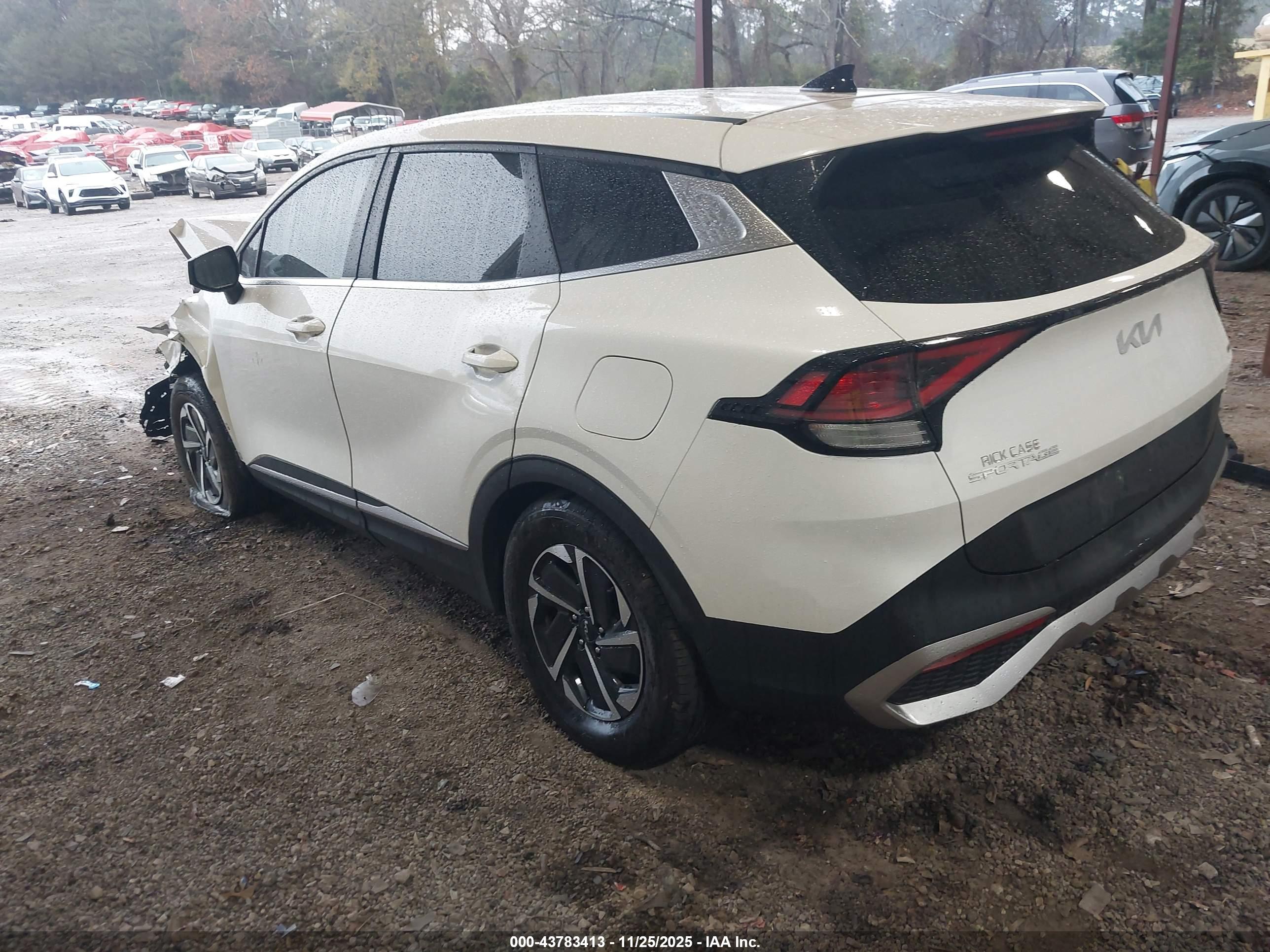 KIA SPORTAGE image 3