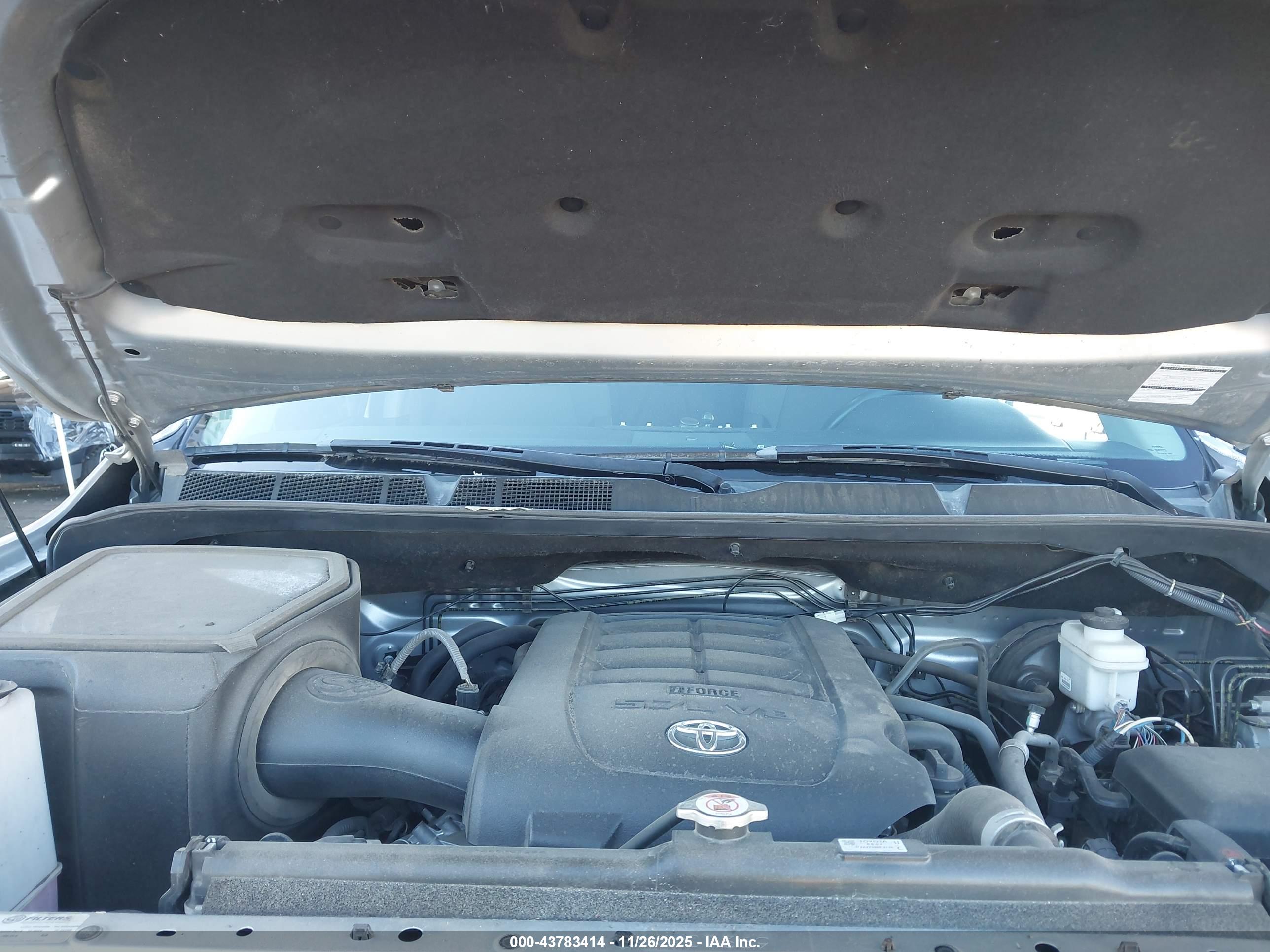 TOYOTA TUNDRA image 10