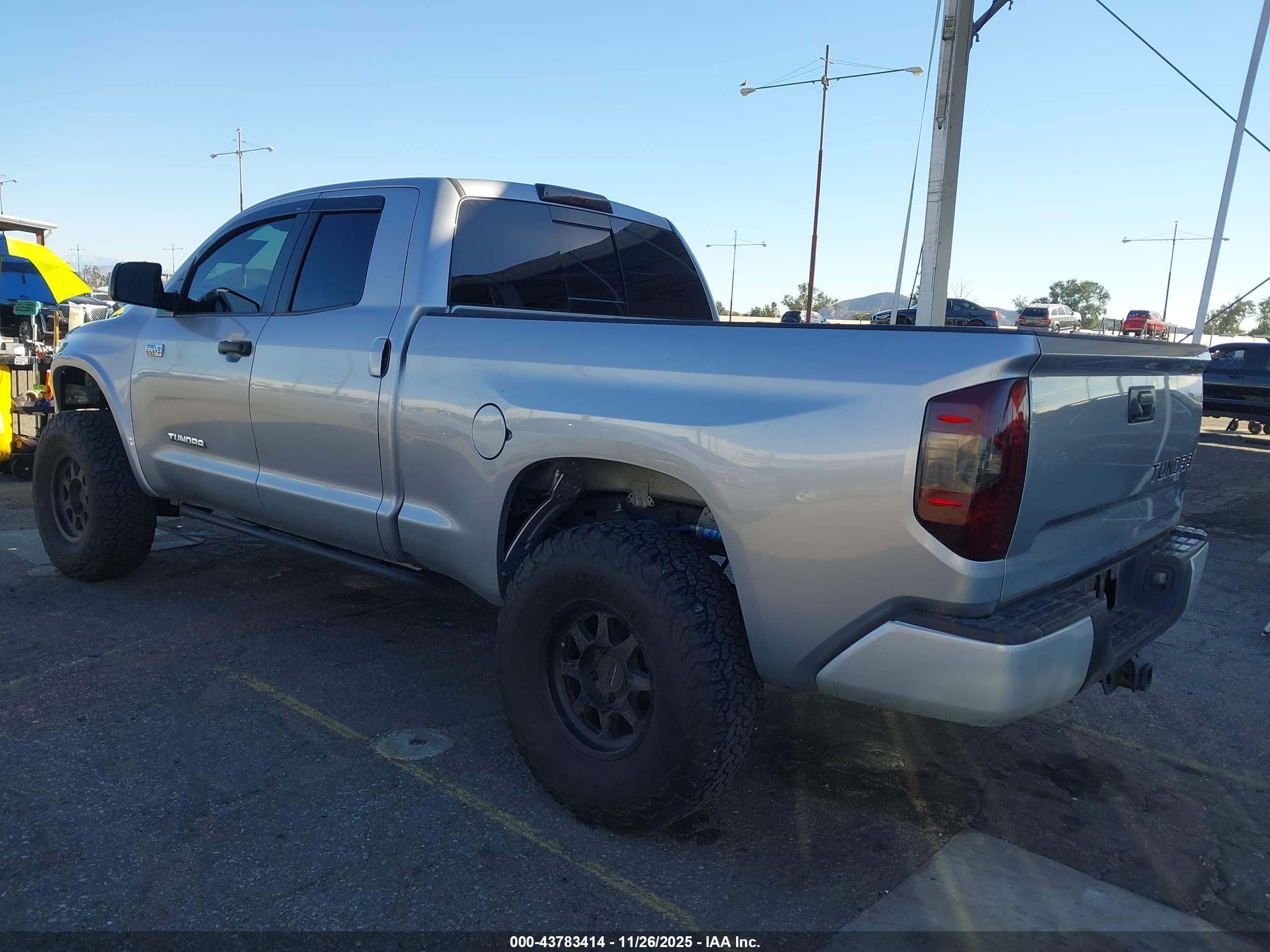 TOYOTA TUNDRA image 3