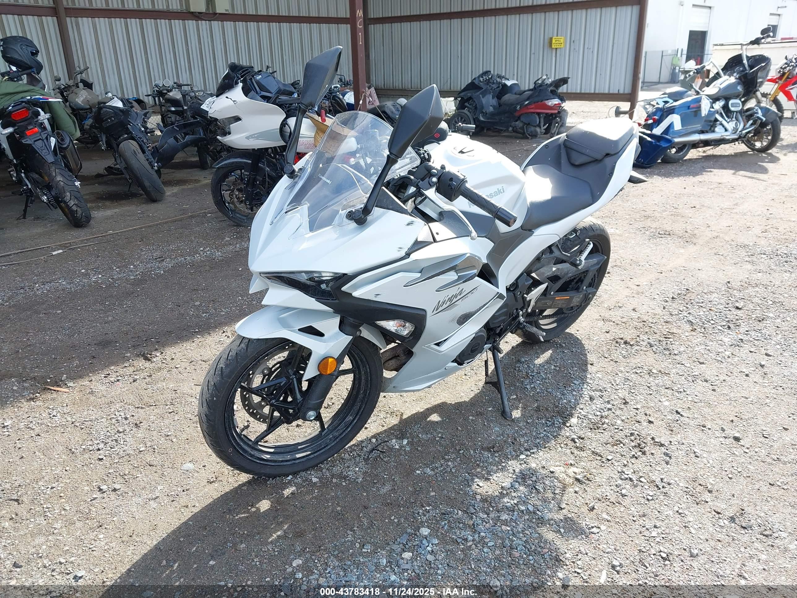 KAWASAKI EX500 image 2