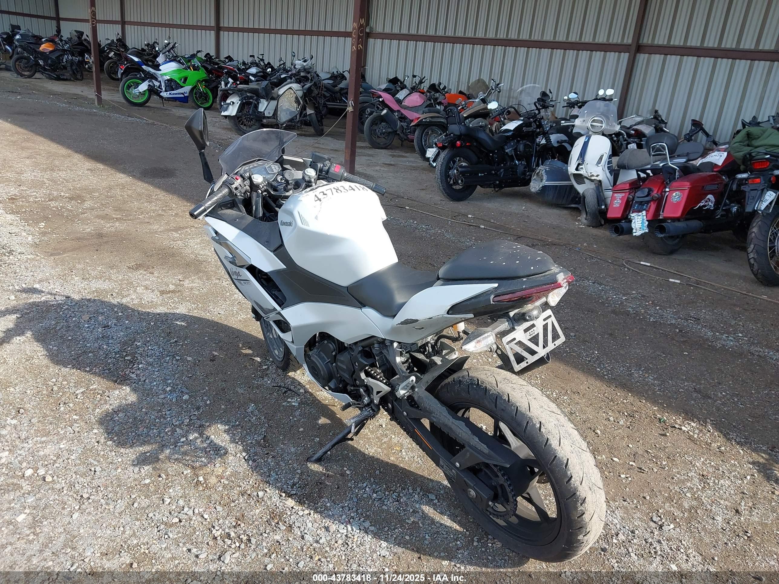 KAWASAKI EX500 image 3