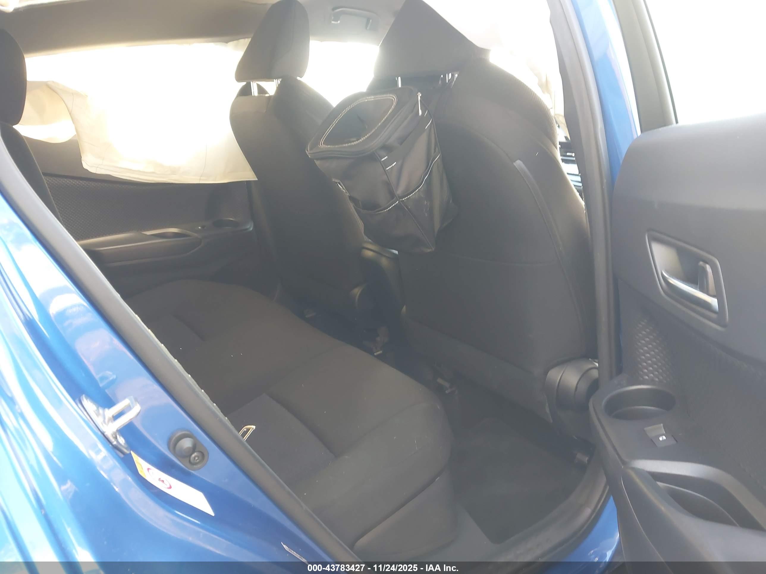 TOYOTA C-HR image 8