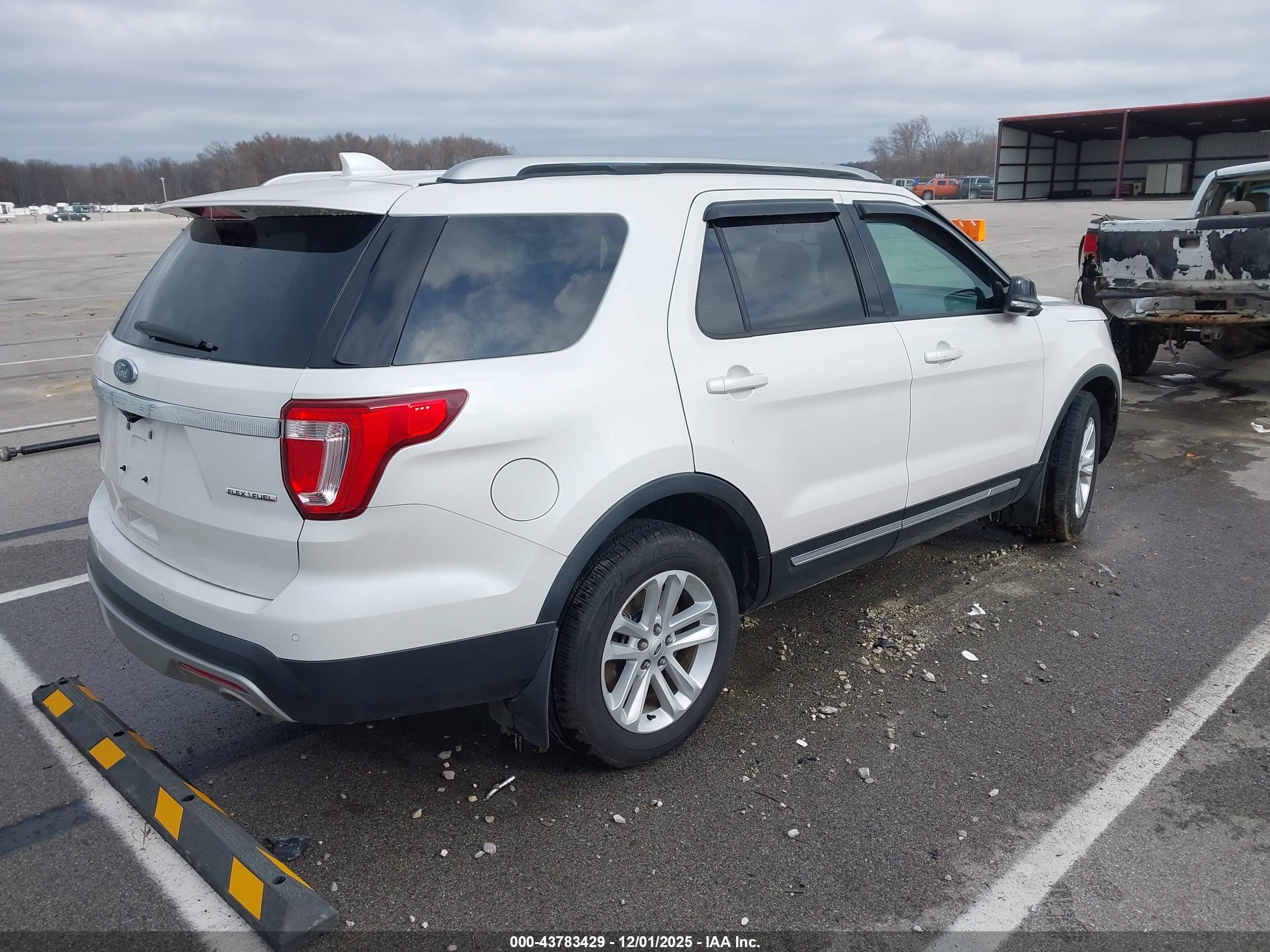 FORD EXPLORER image 4