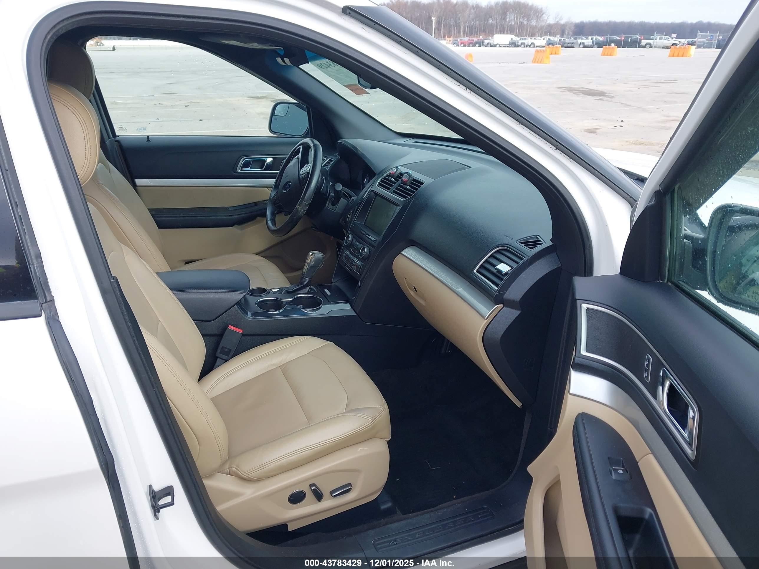 FORD EXPLORER image 5