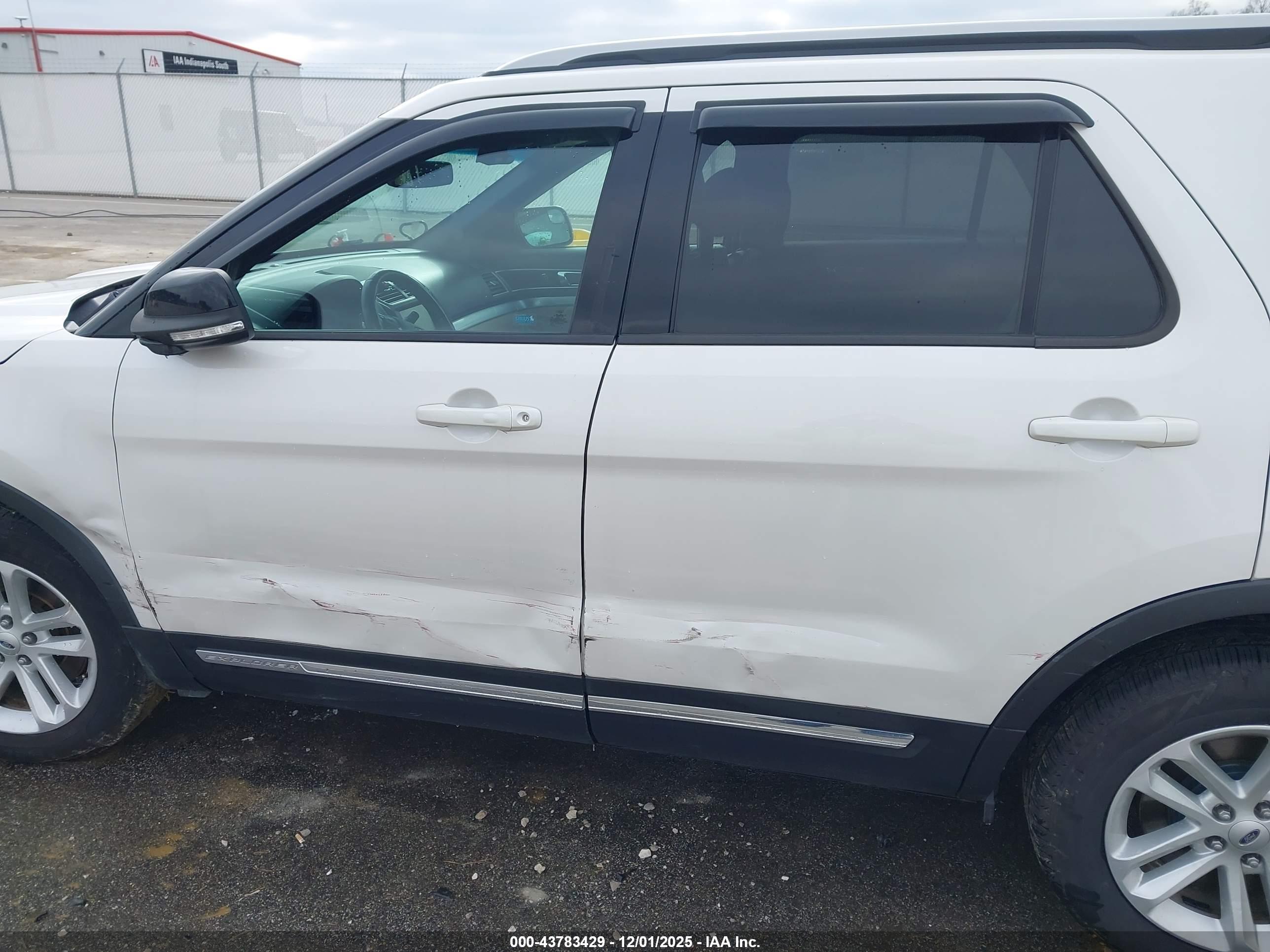 FORD EXPLORER image 6
