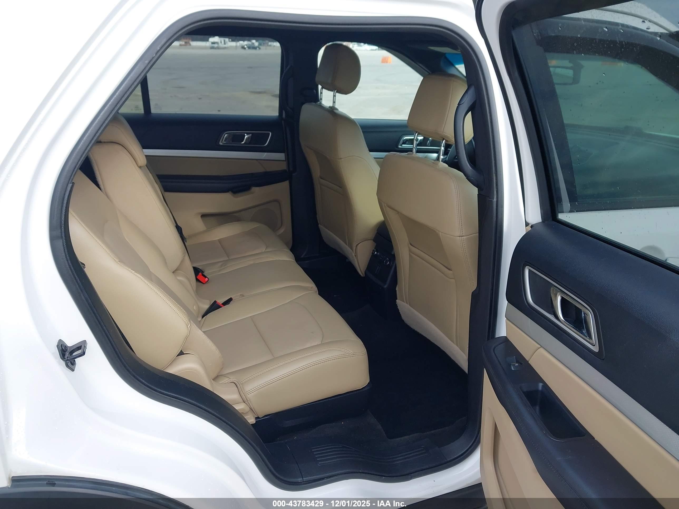 FORD EXPLORER image 8
