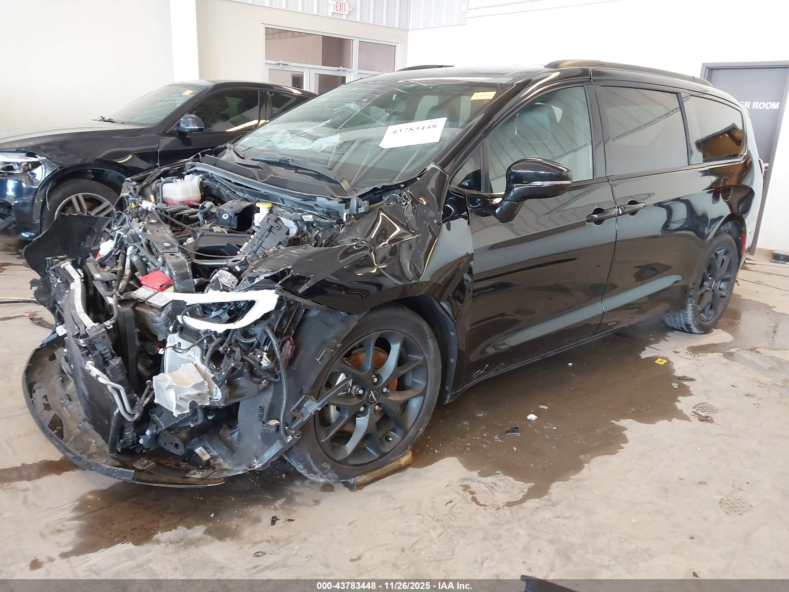 CHRYSLER PACIFICA image 2