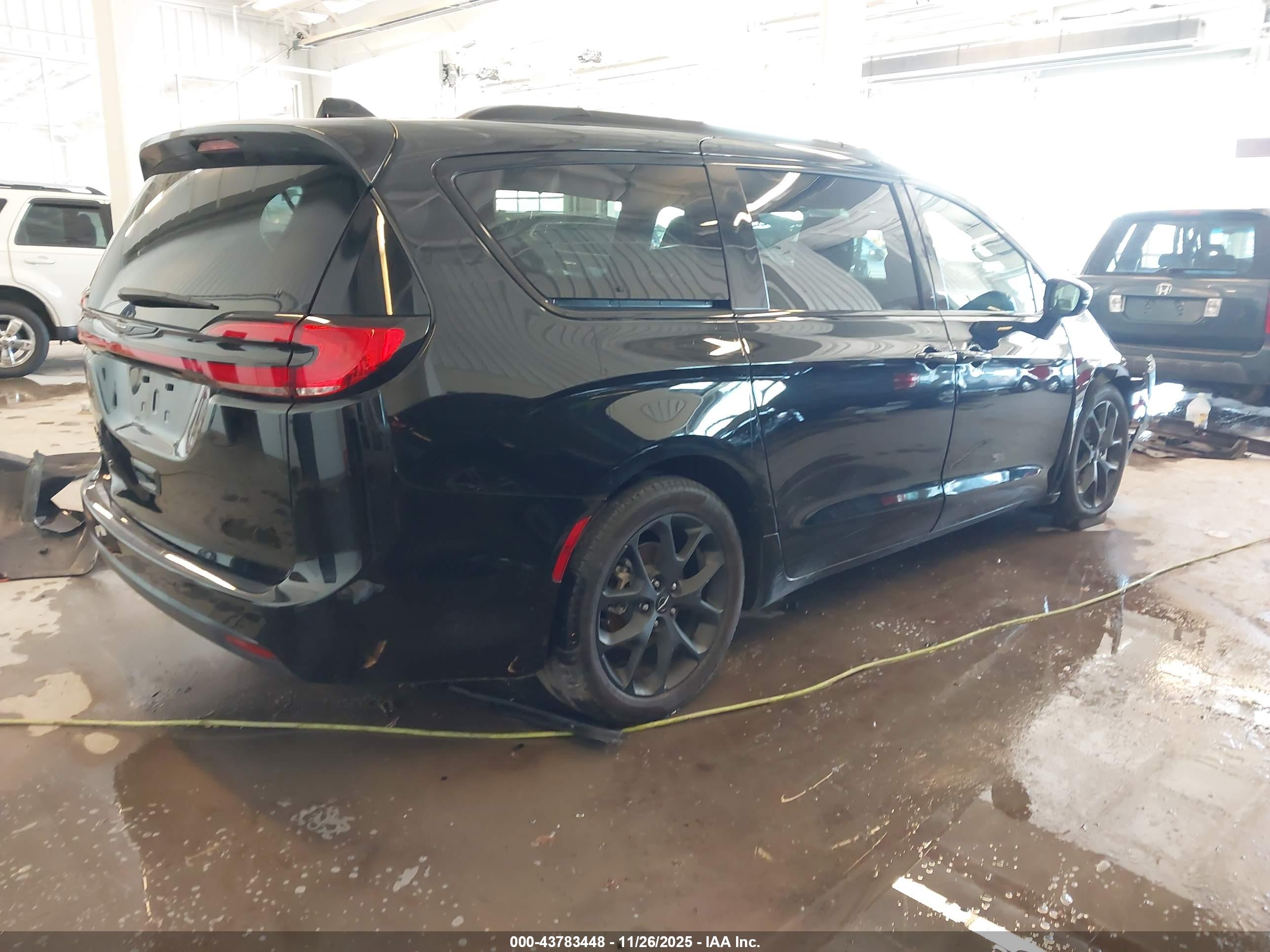 CHRYSLER PACIFICA image 4