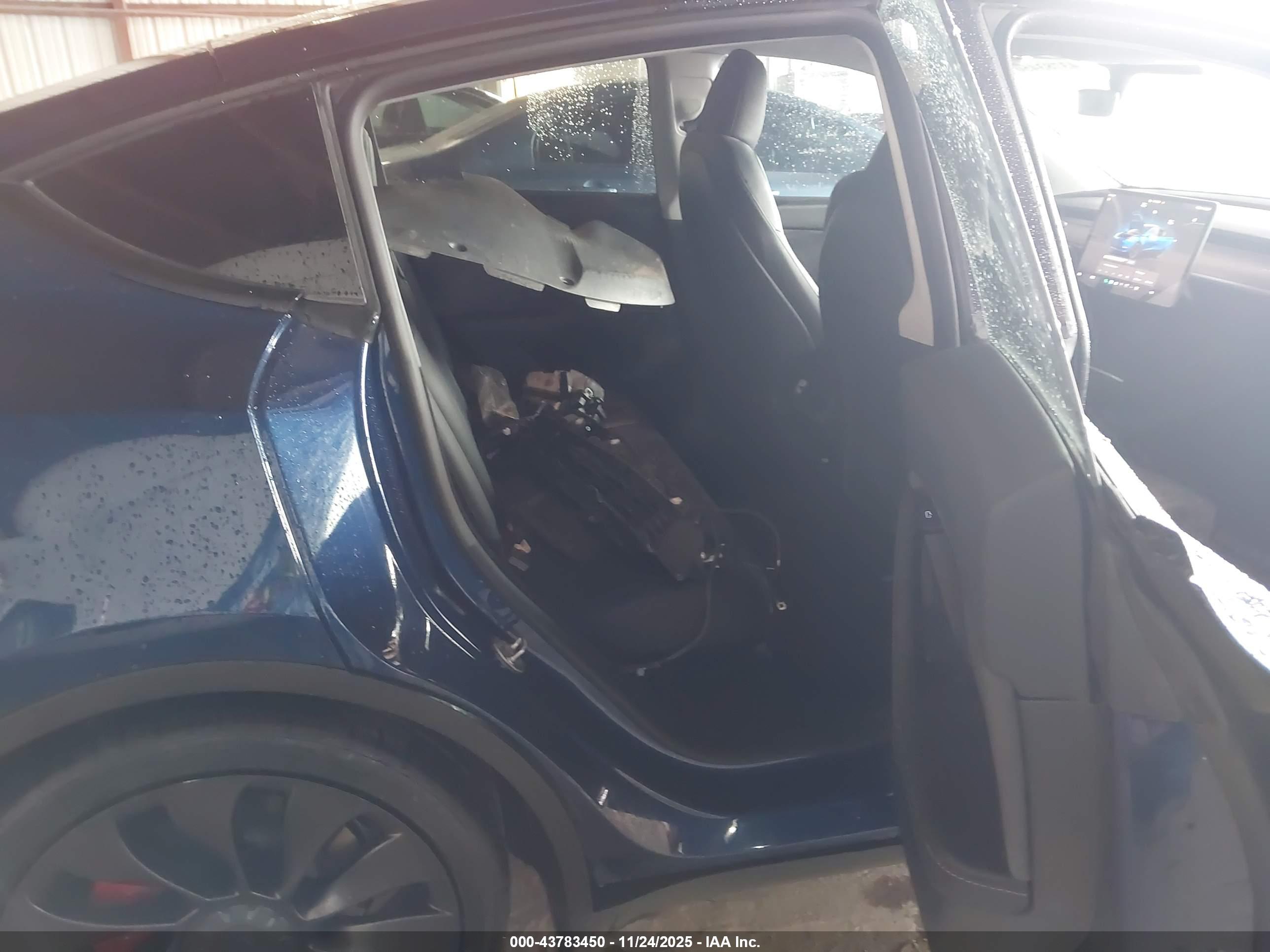 TESLA MODEL image 8