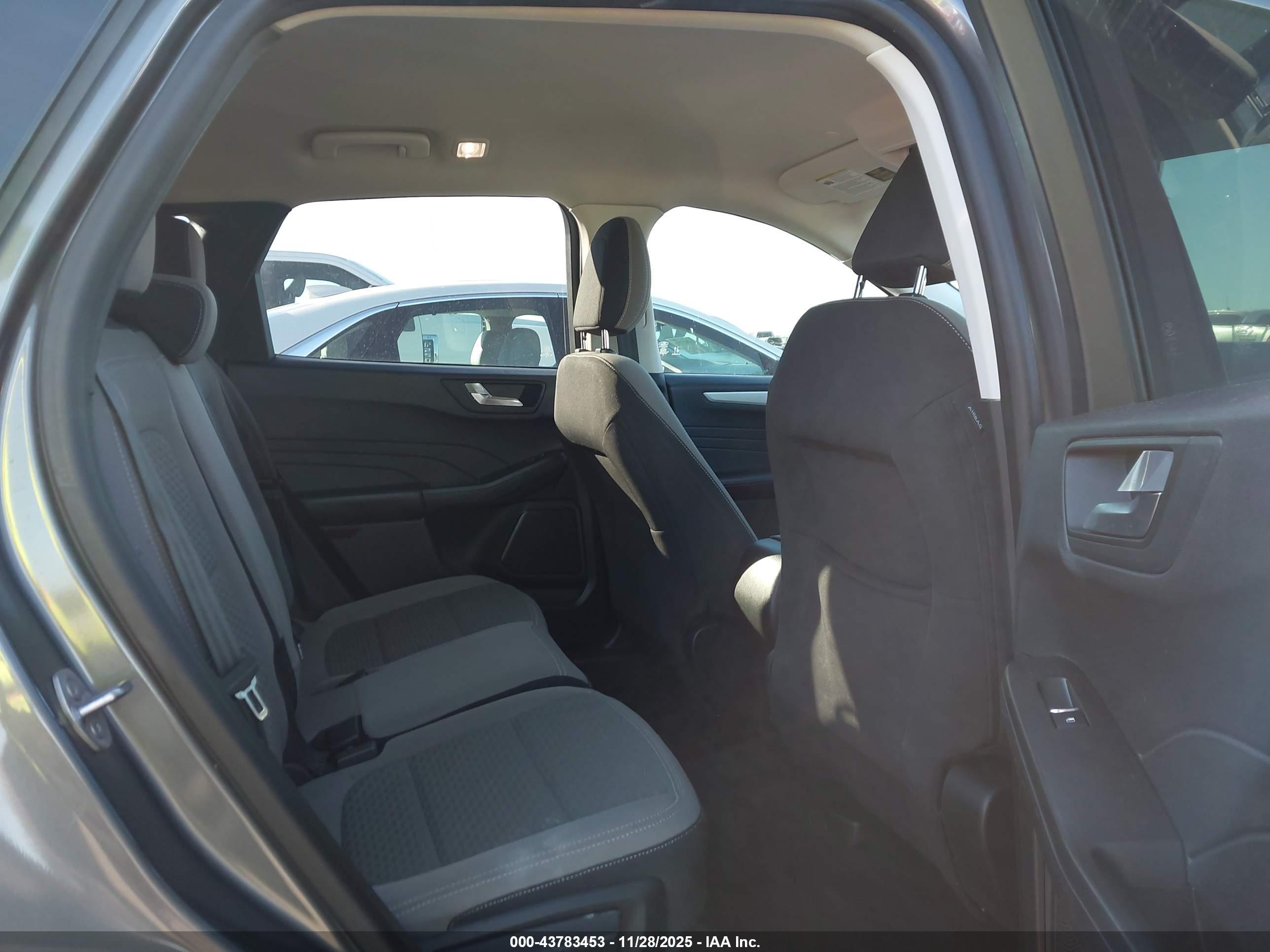 FORD ESCAPE image 8