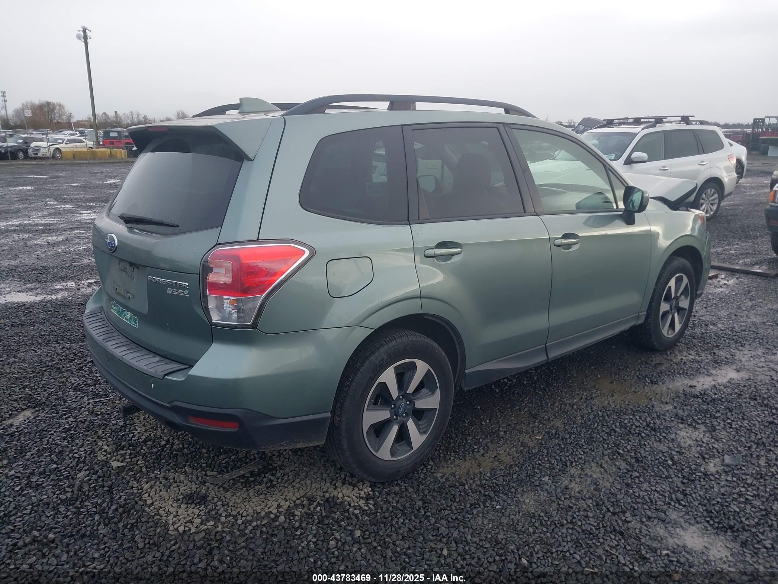 SUBARU FORESTER image 4