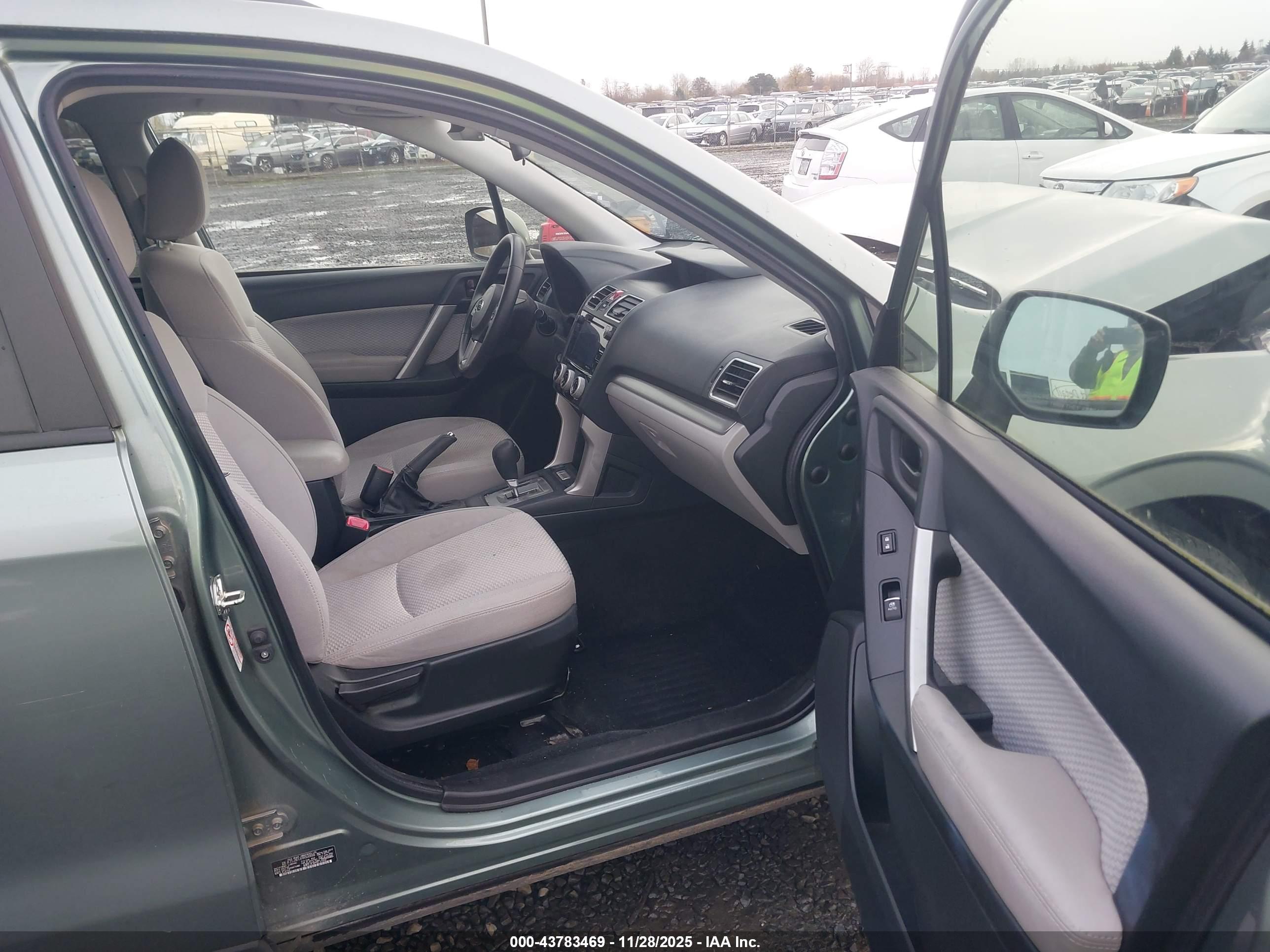 SUBARU FORESTER image 5