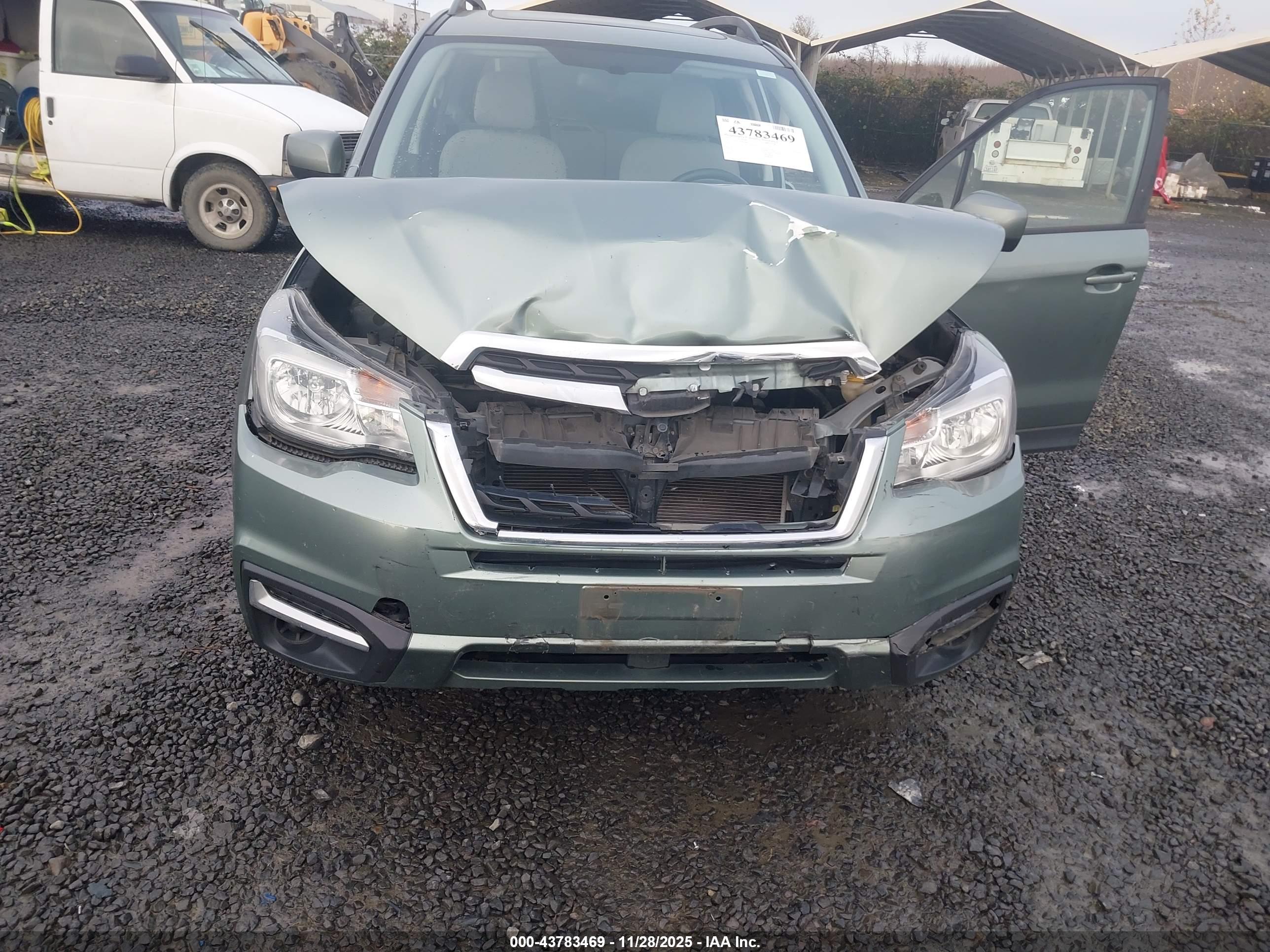 SUBARU FORESTER image 6