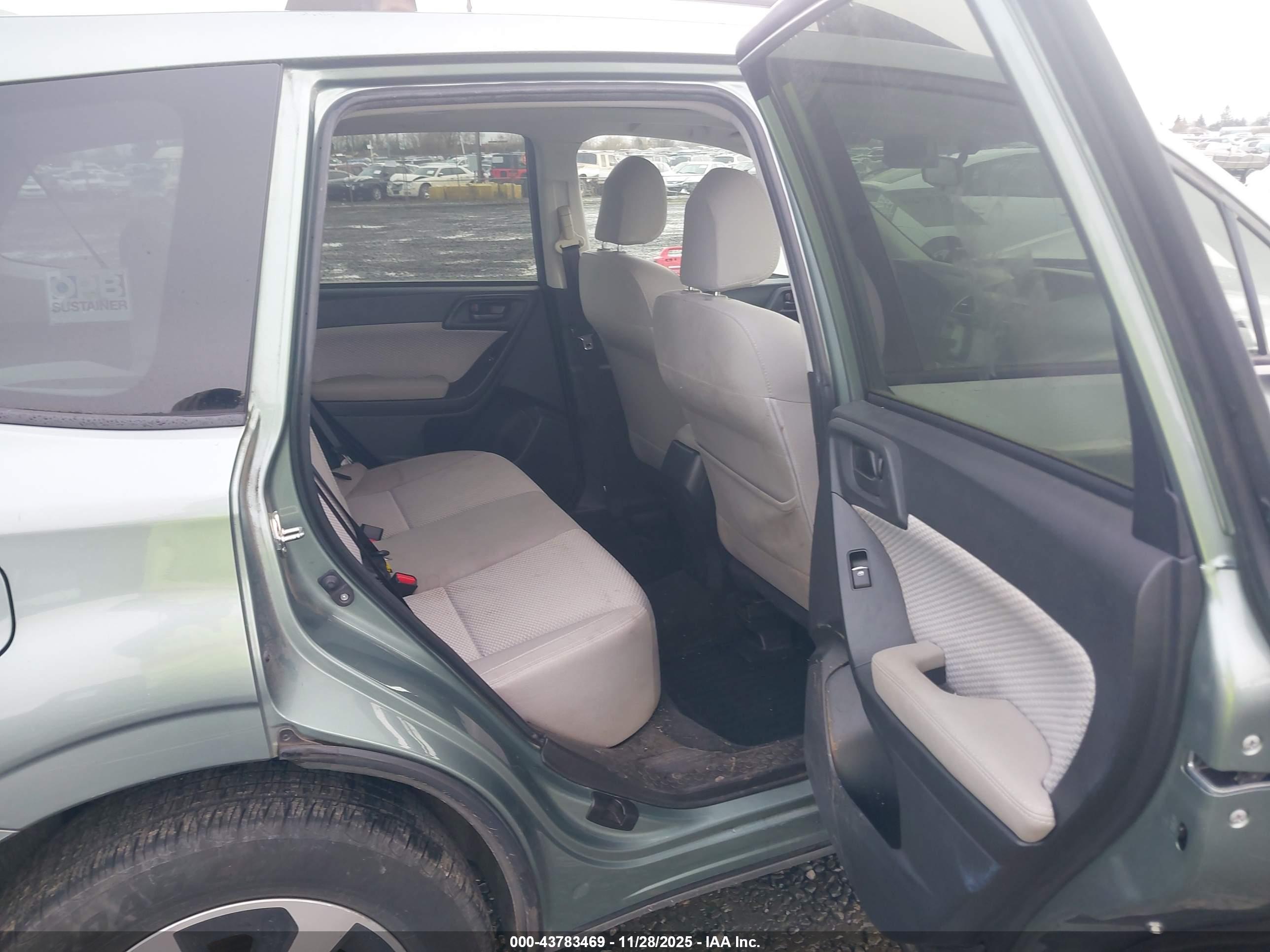 SUBARU FORESTER image 8