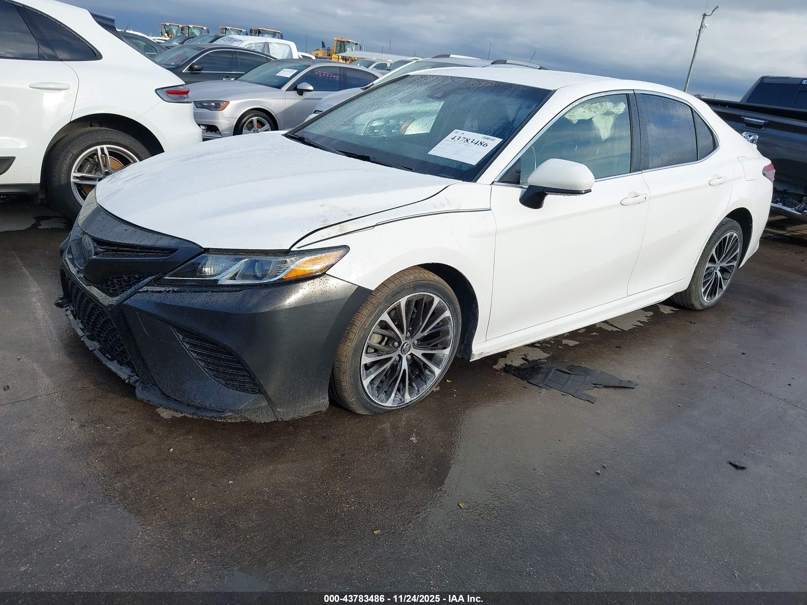 TOYOTA CAMRY image 2