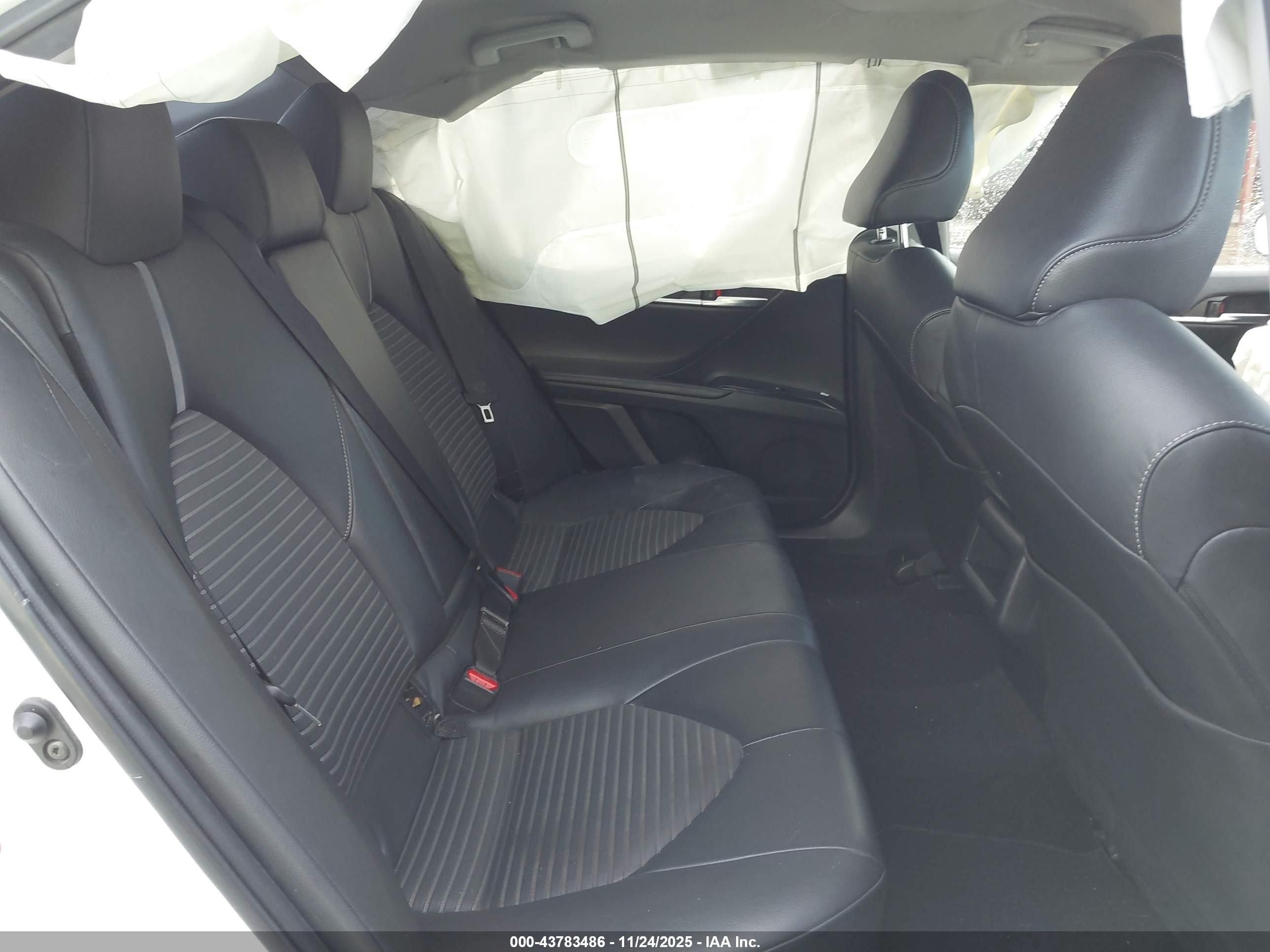 TOYOTA CAMRY image 8