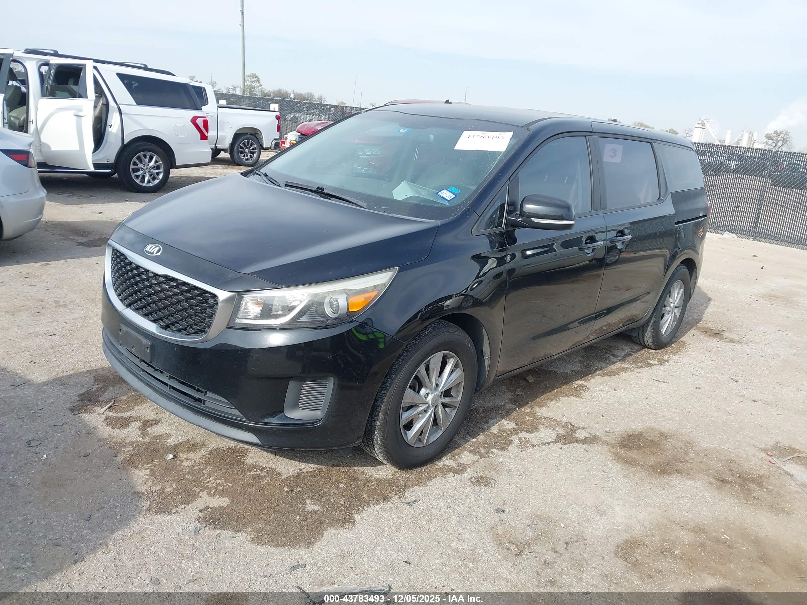 KIA SEDONA image 2