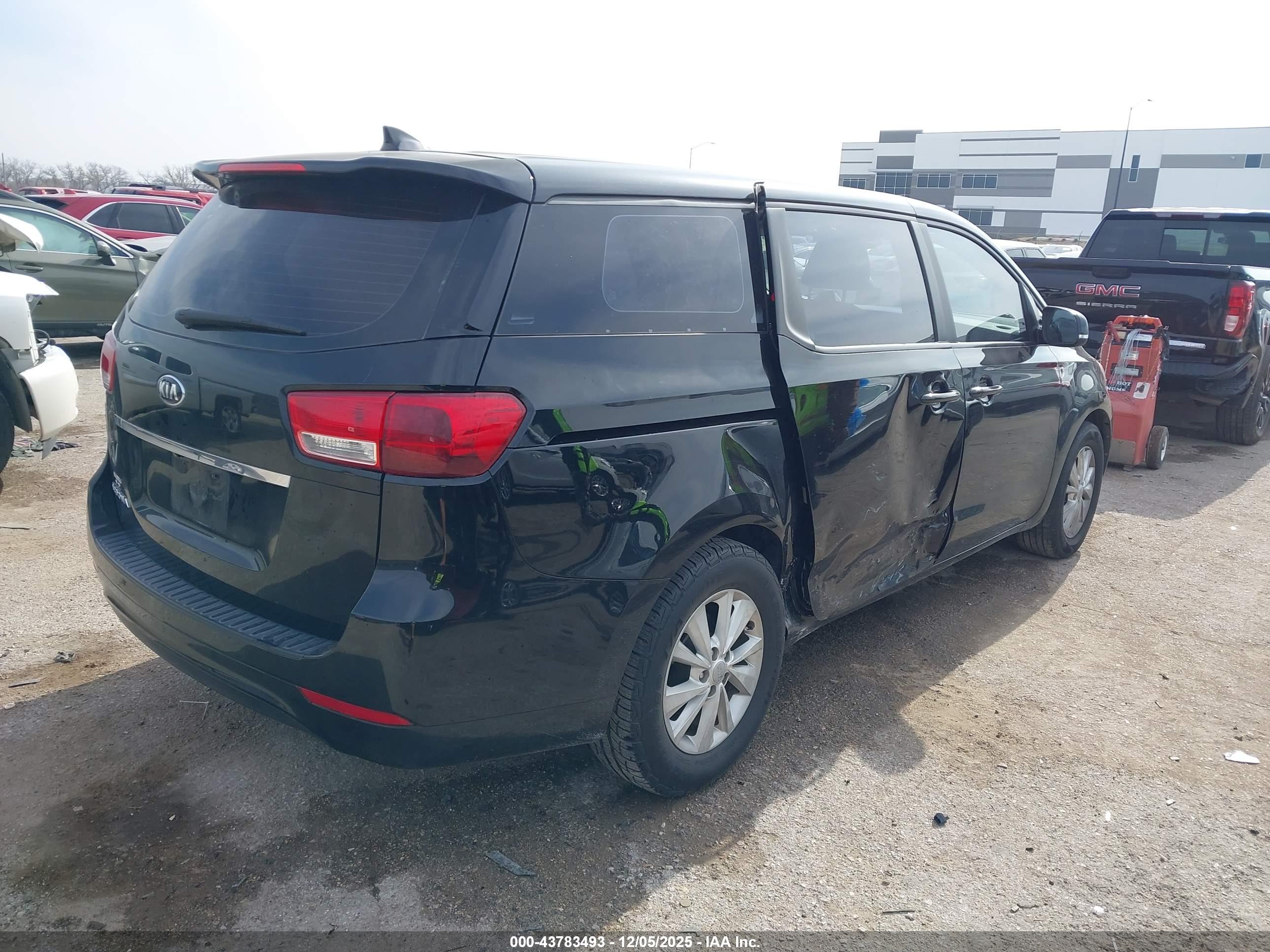 KIA SEDONA image 4