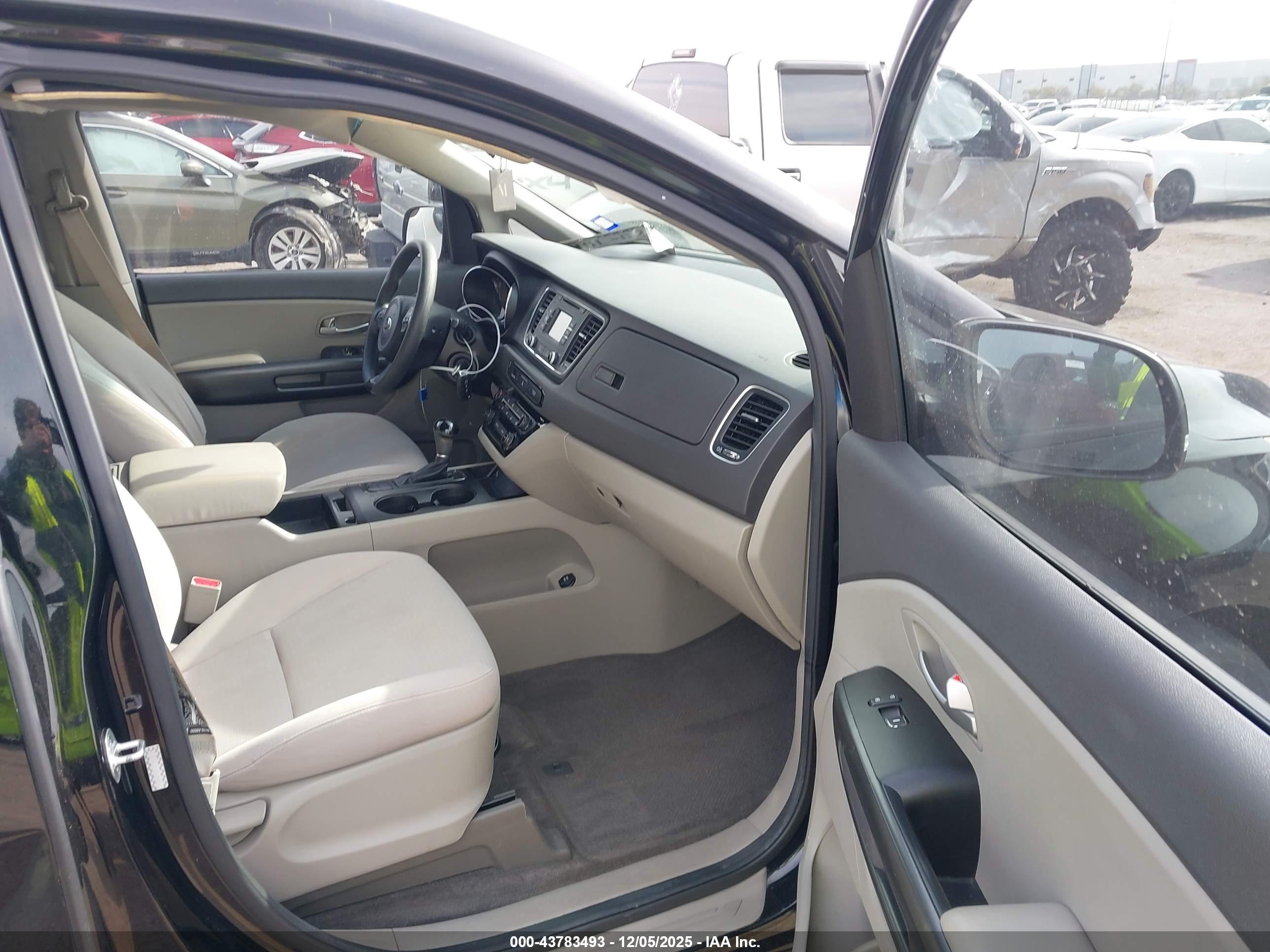 KIA SEDONA image 5