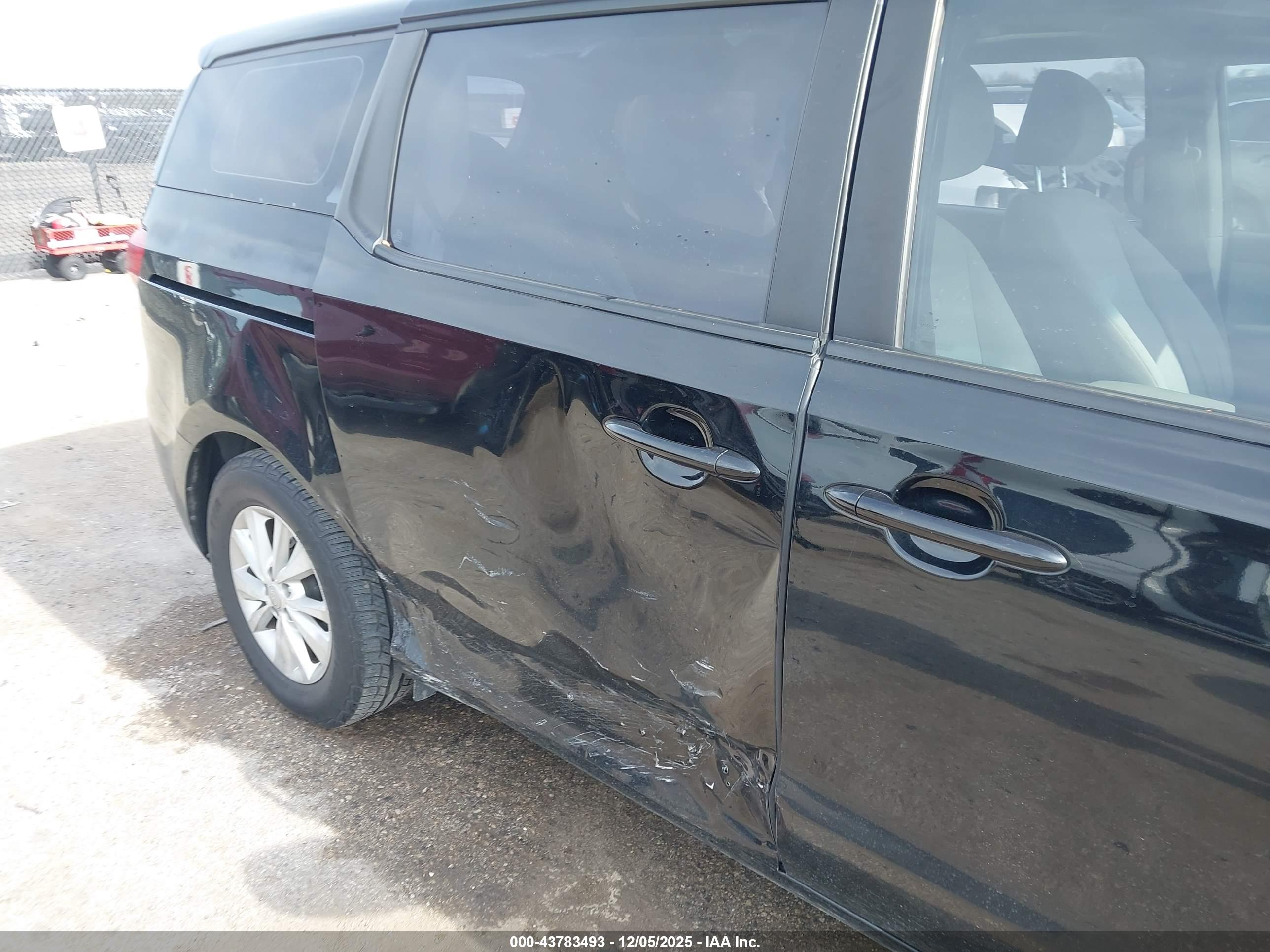KIA SEDONA image 6