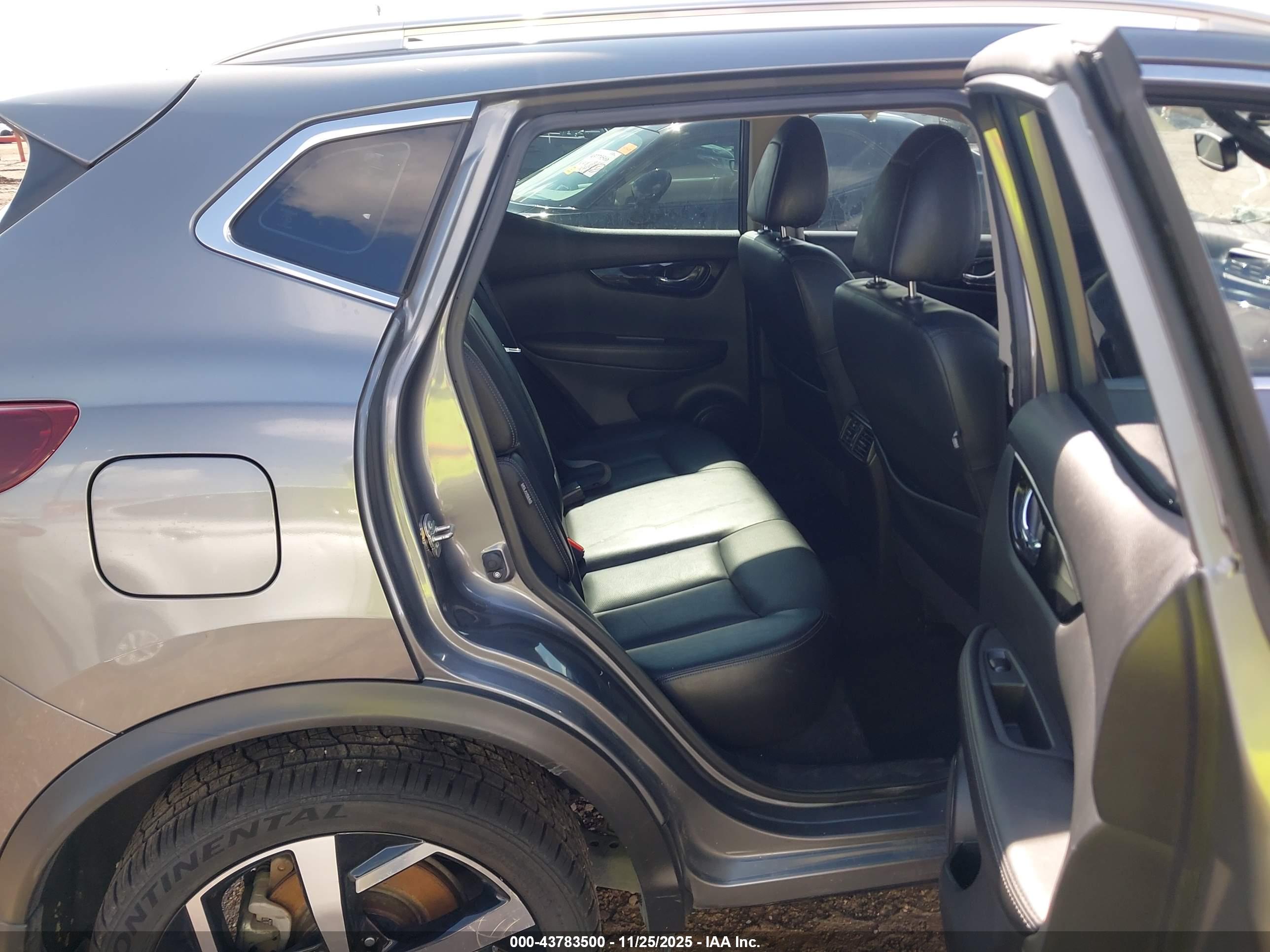 NISSAN ROGUE image 8