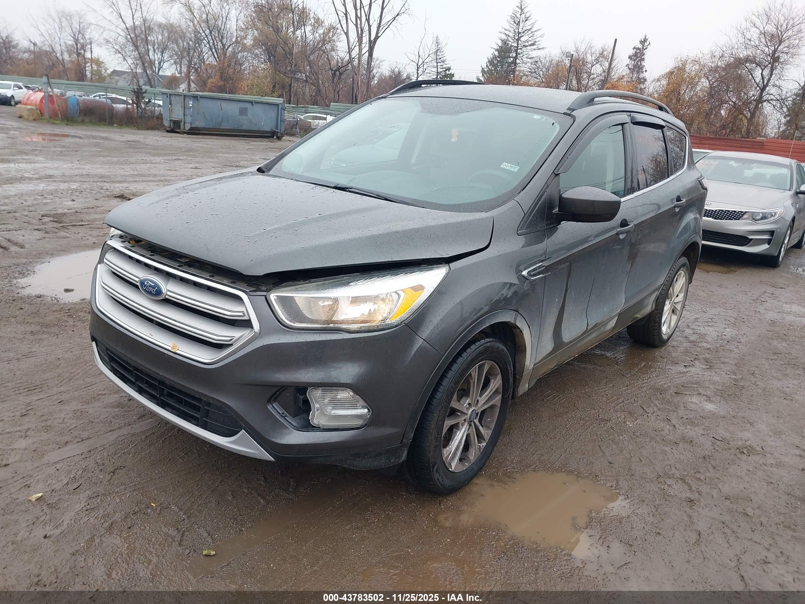 FORD ESCAPE image 2
