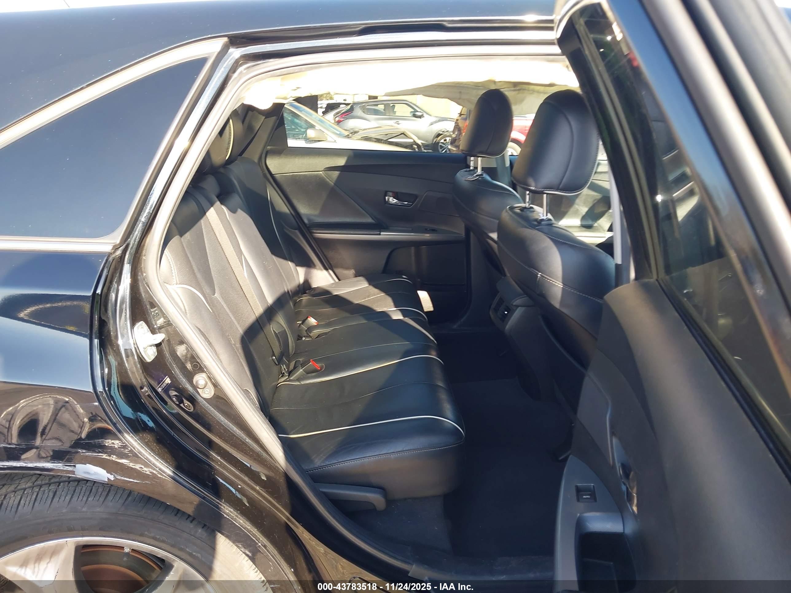 TOYOTA VENZA image 8