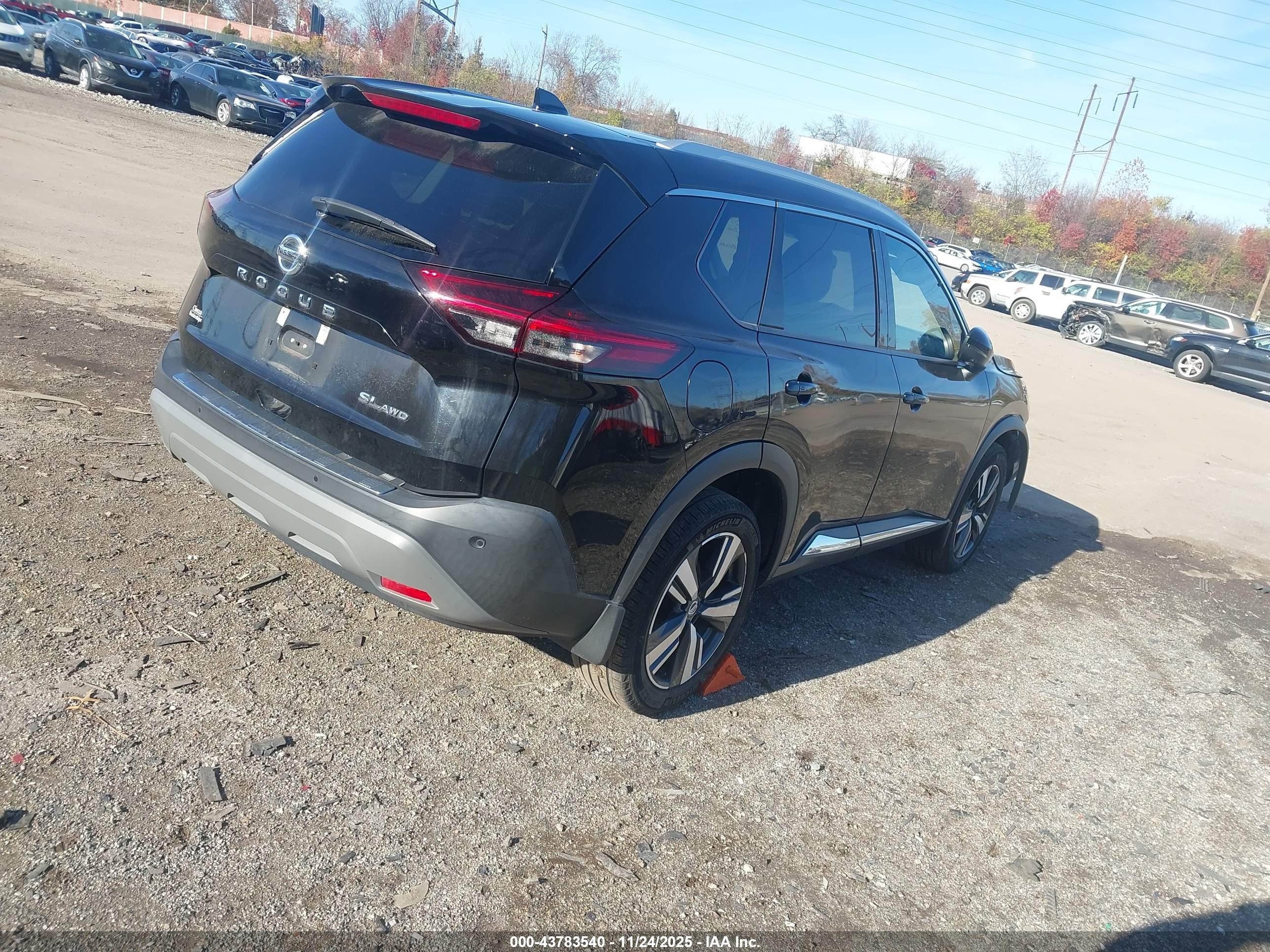 NISSAN ROGUE image 4