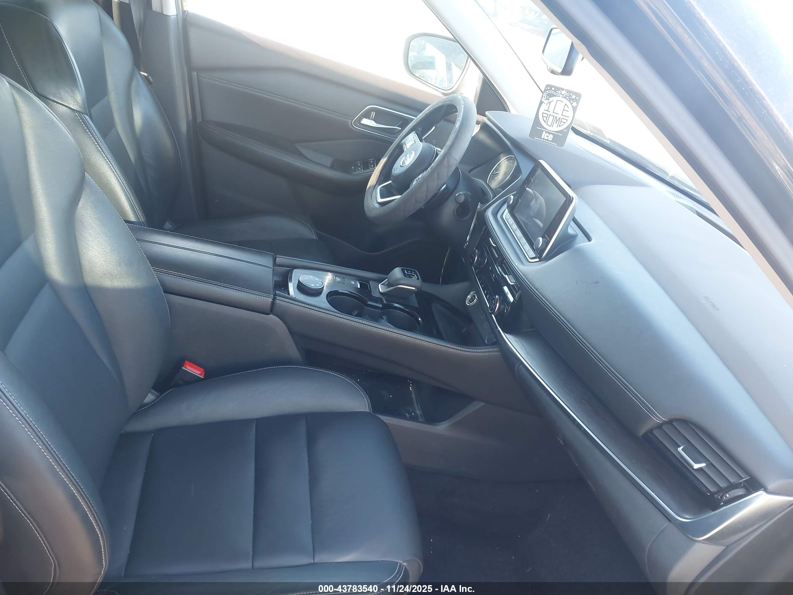 NISSAN ROGUE image 5