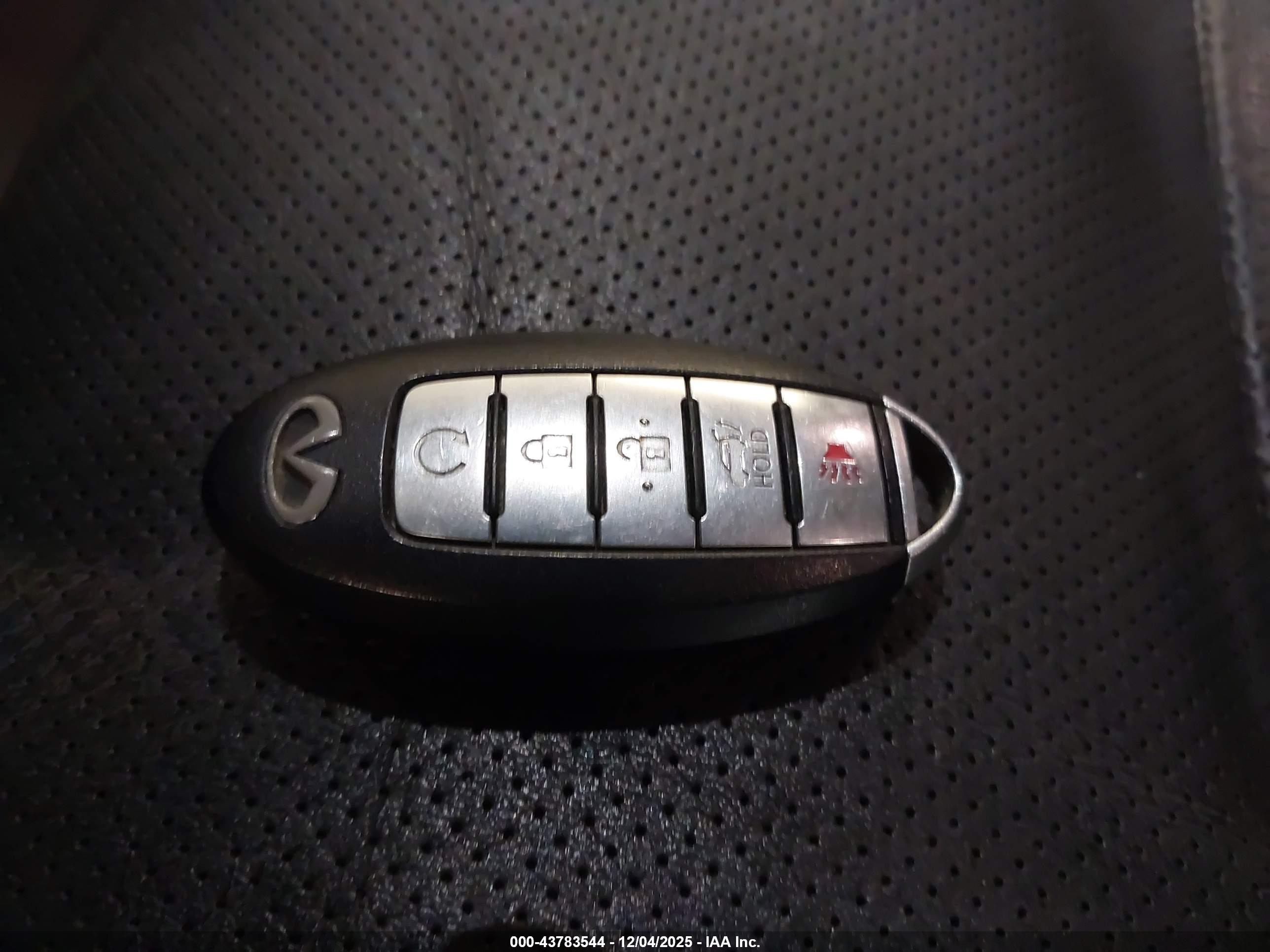INFINITI QX80 image 11