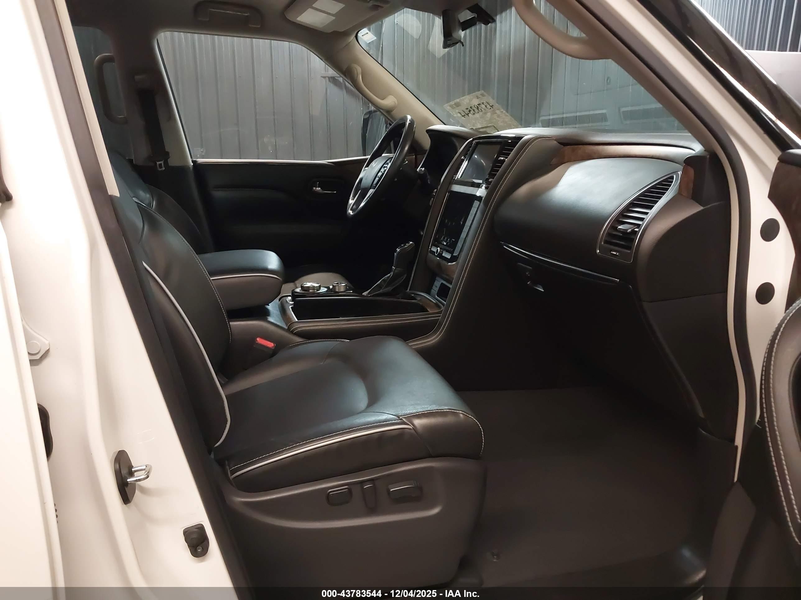 INFINITI QX80 image 5
