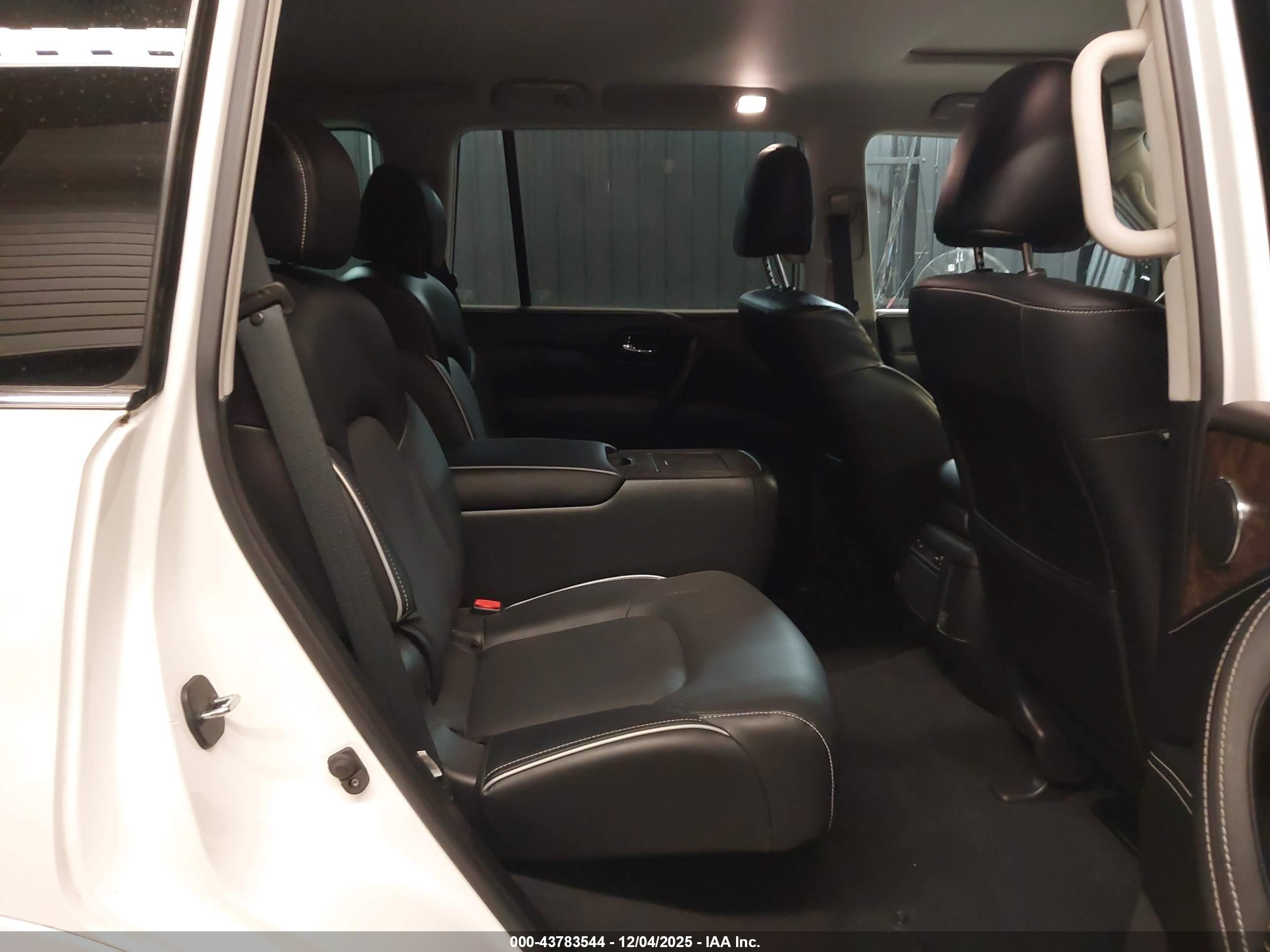 INFINITI QX80 image 8