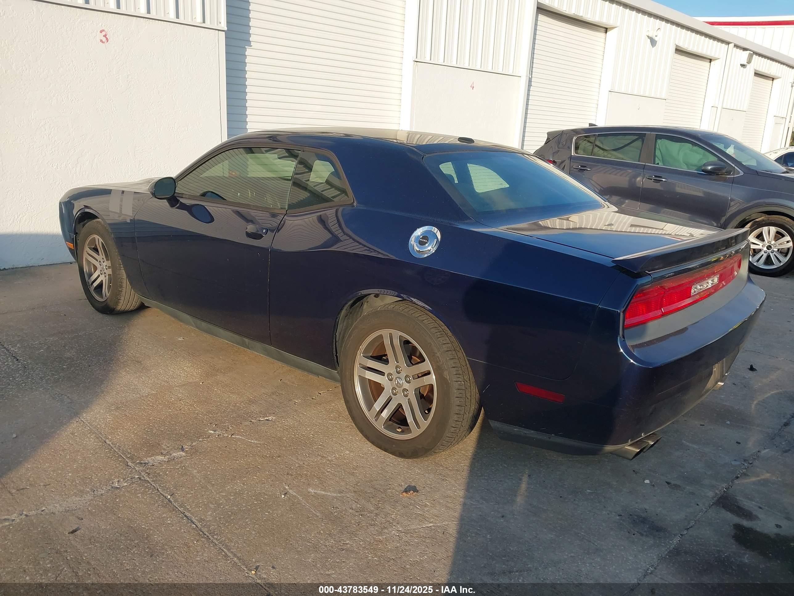 DODGE CHALLENGER image 3