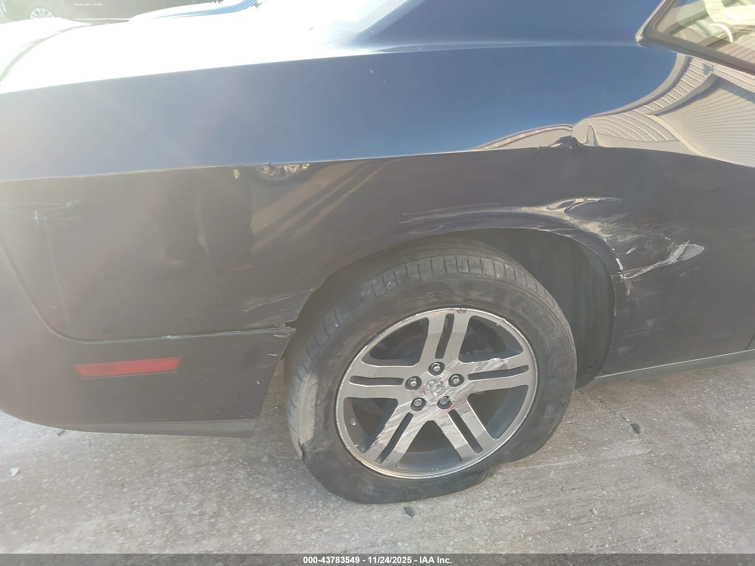 DODGE CHALLENGER image 6