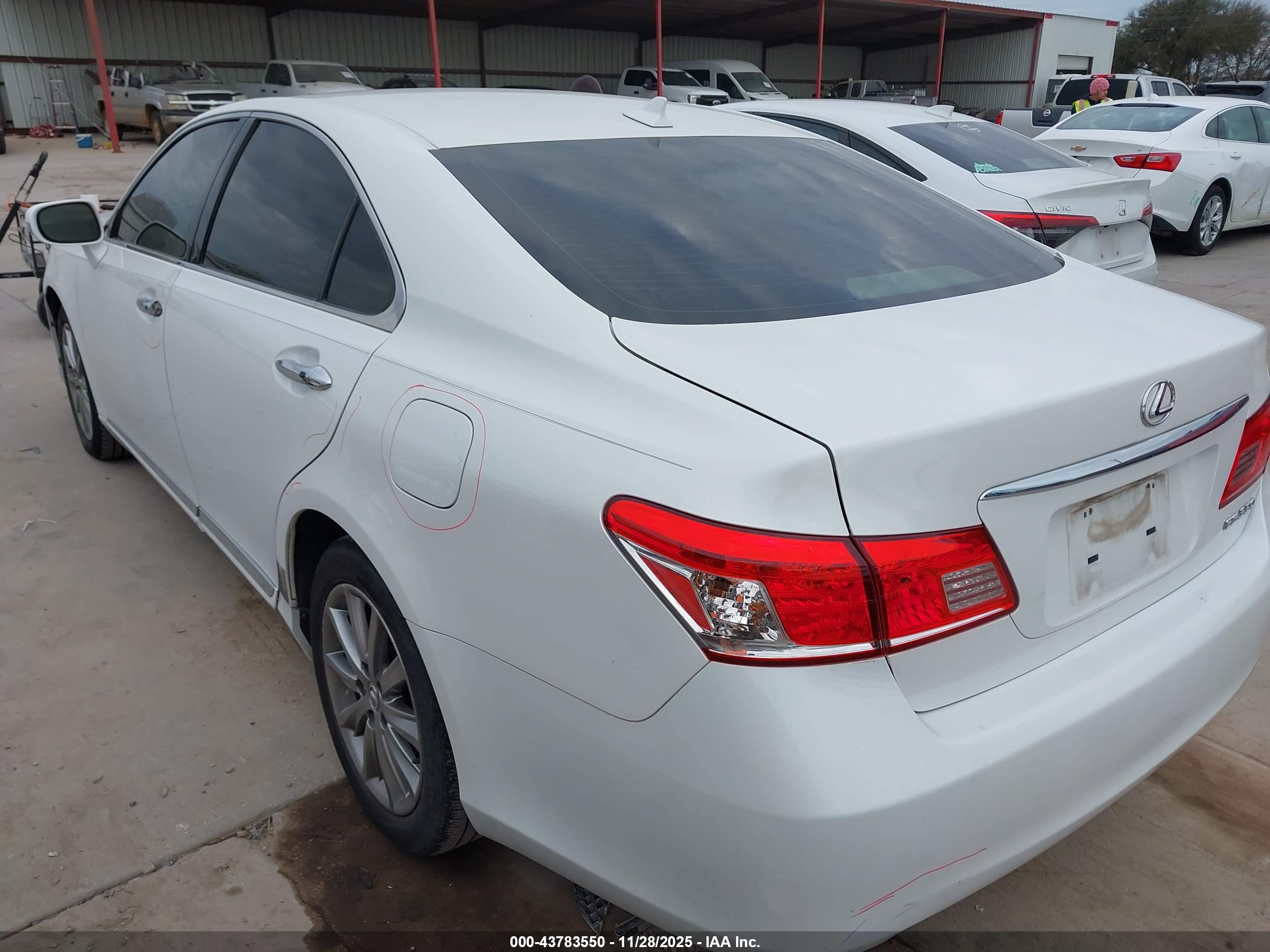 LEXUS ES image 3