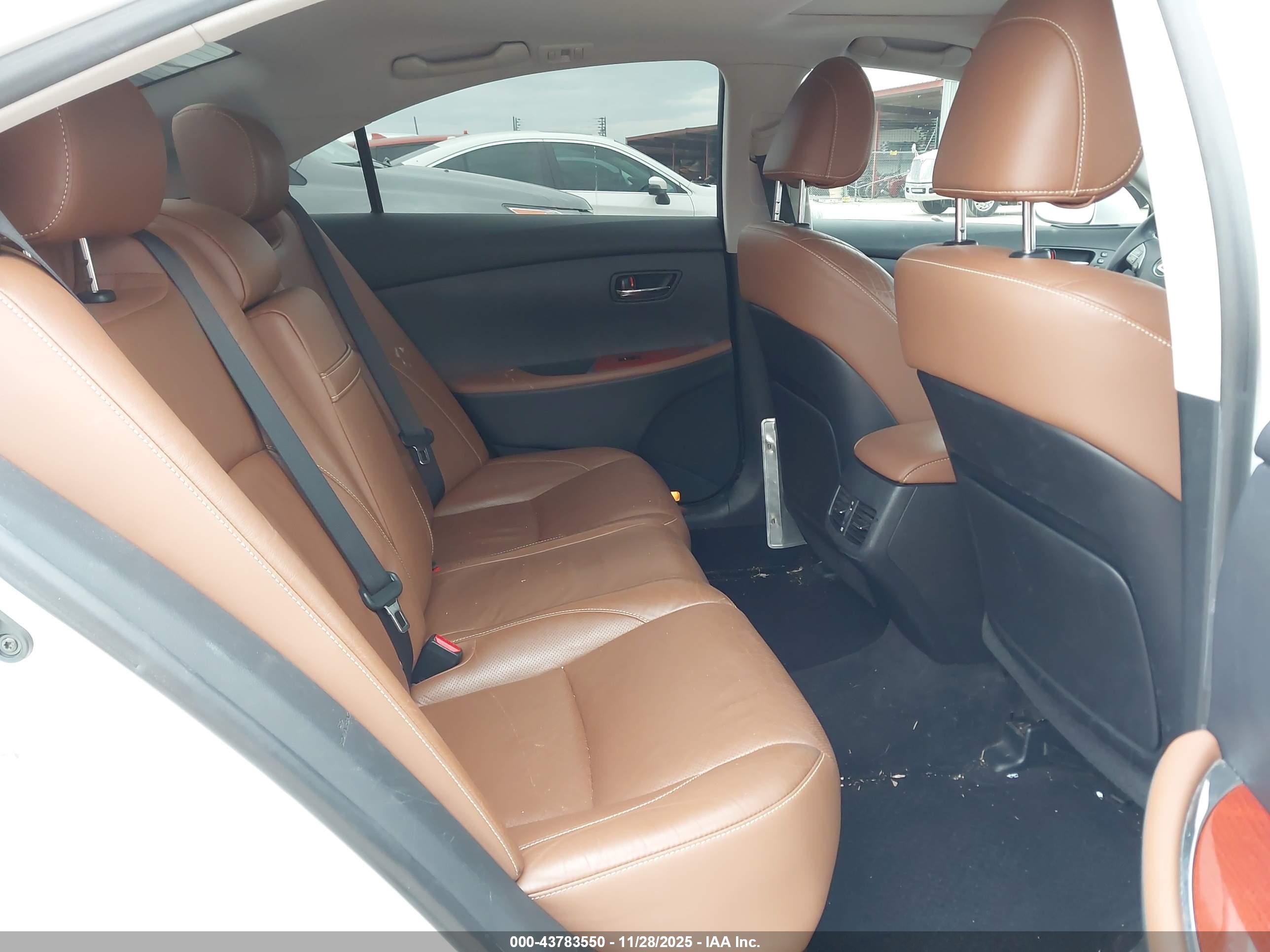 LEXUS ES image 8