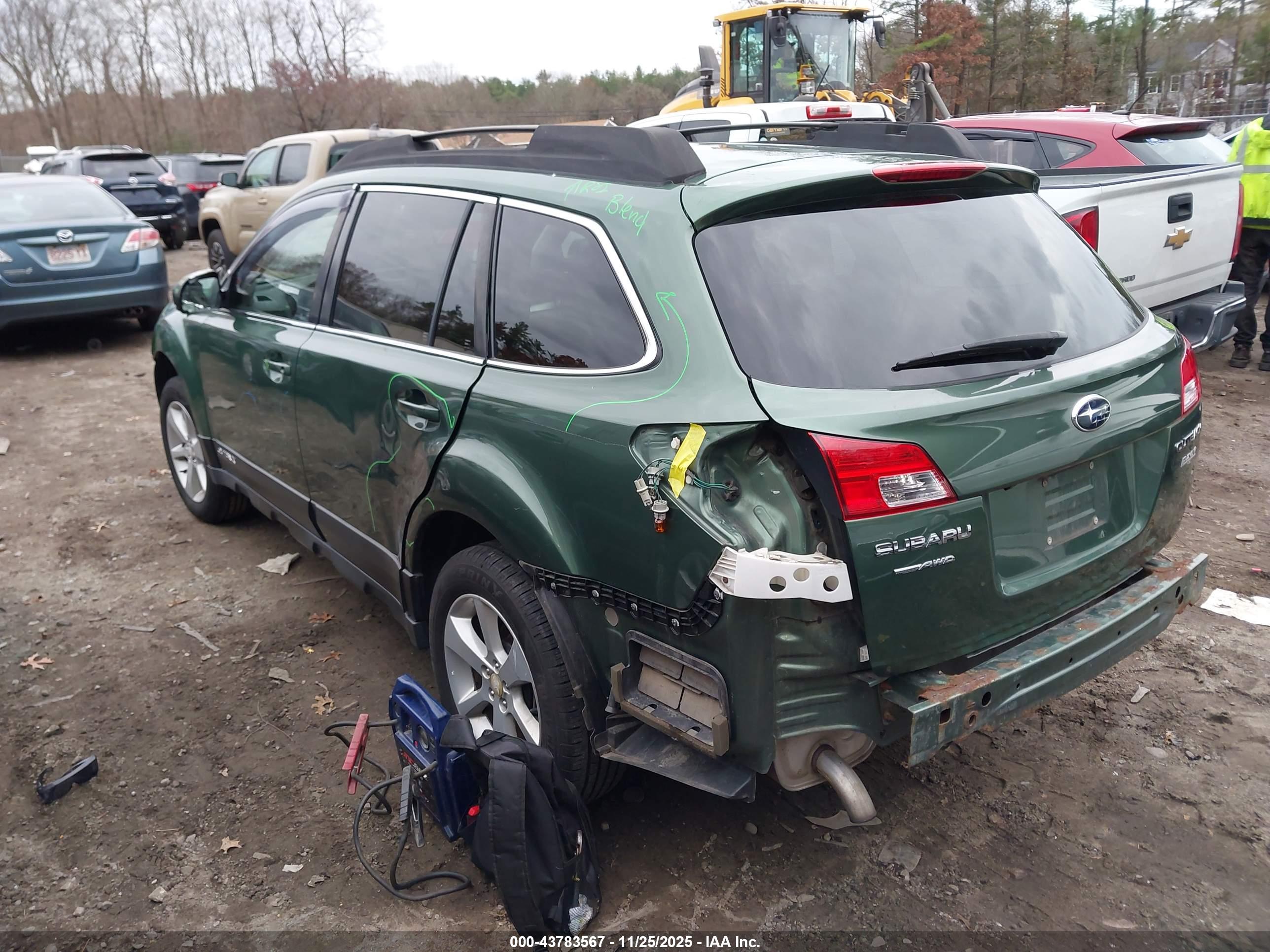 SUBARU OUTBACK image 3