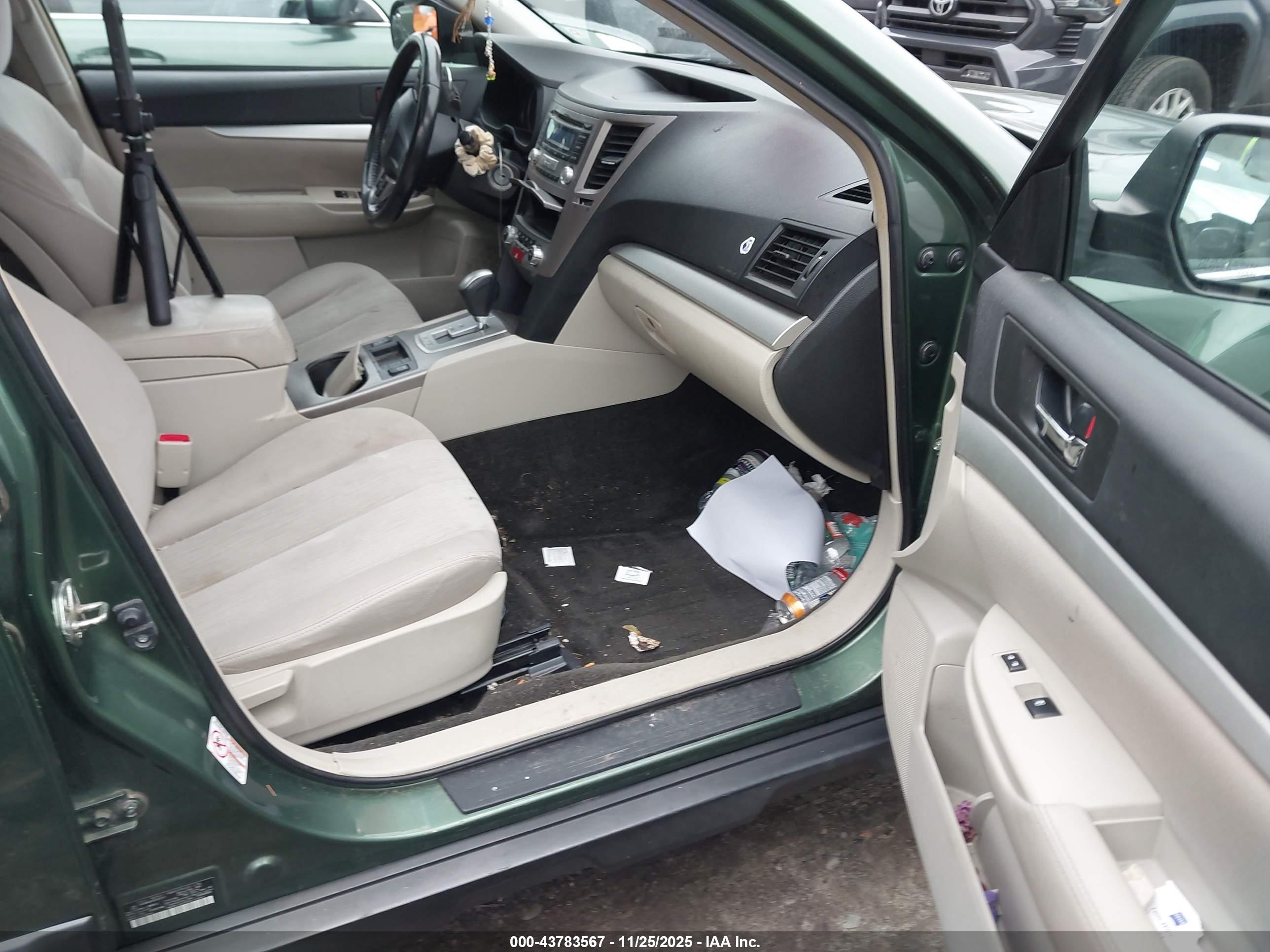 SUBARU OUTBACK image 5
