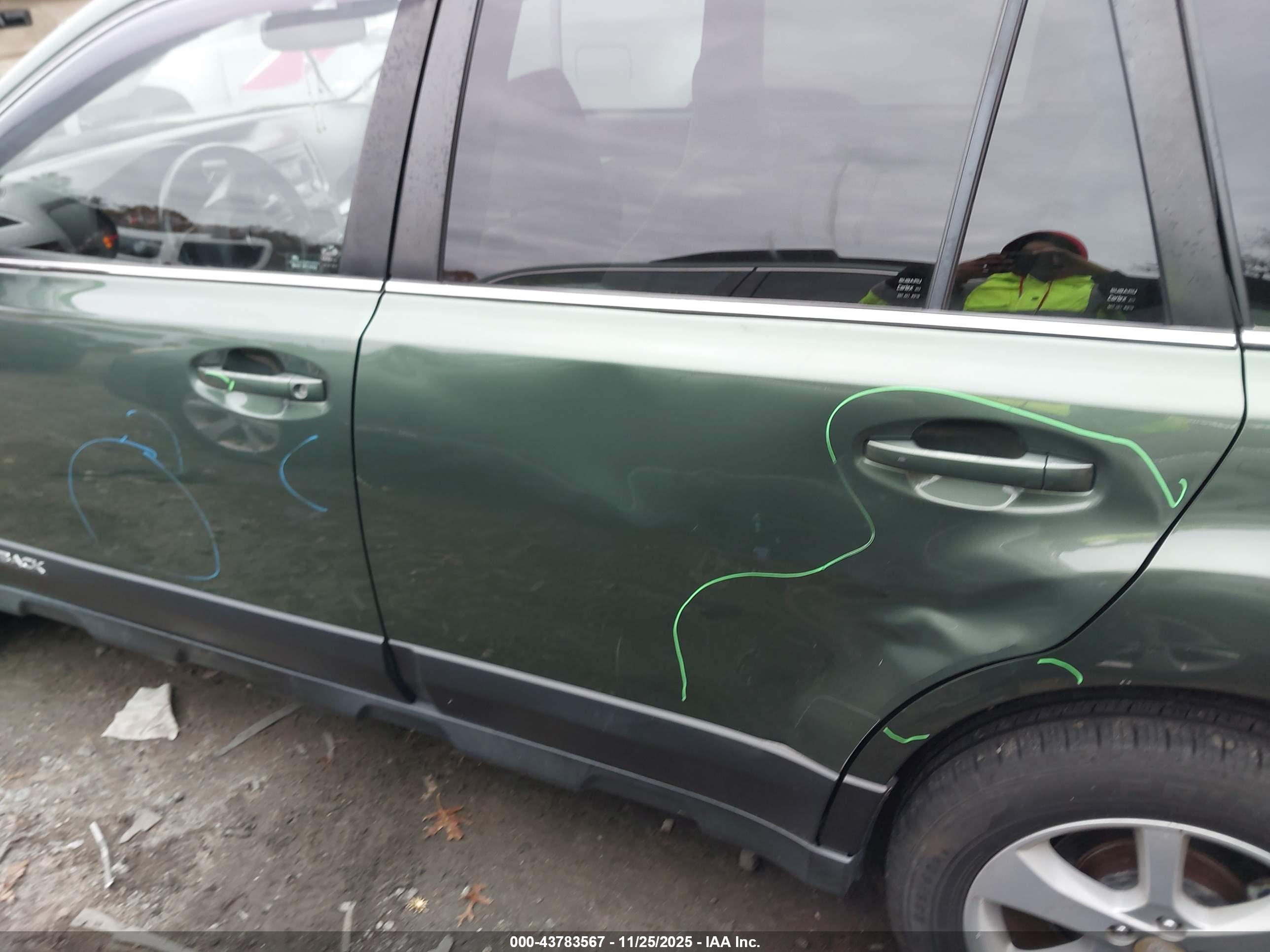 SUBARU OUTBACK image 6