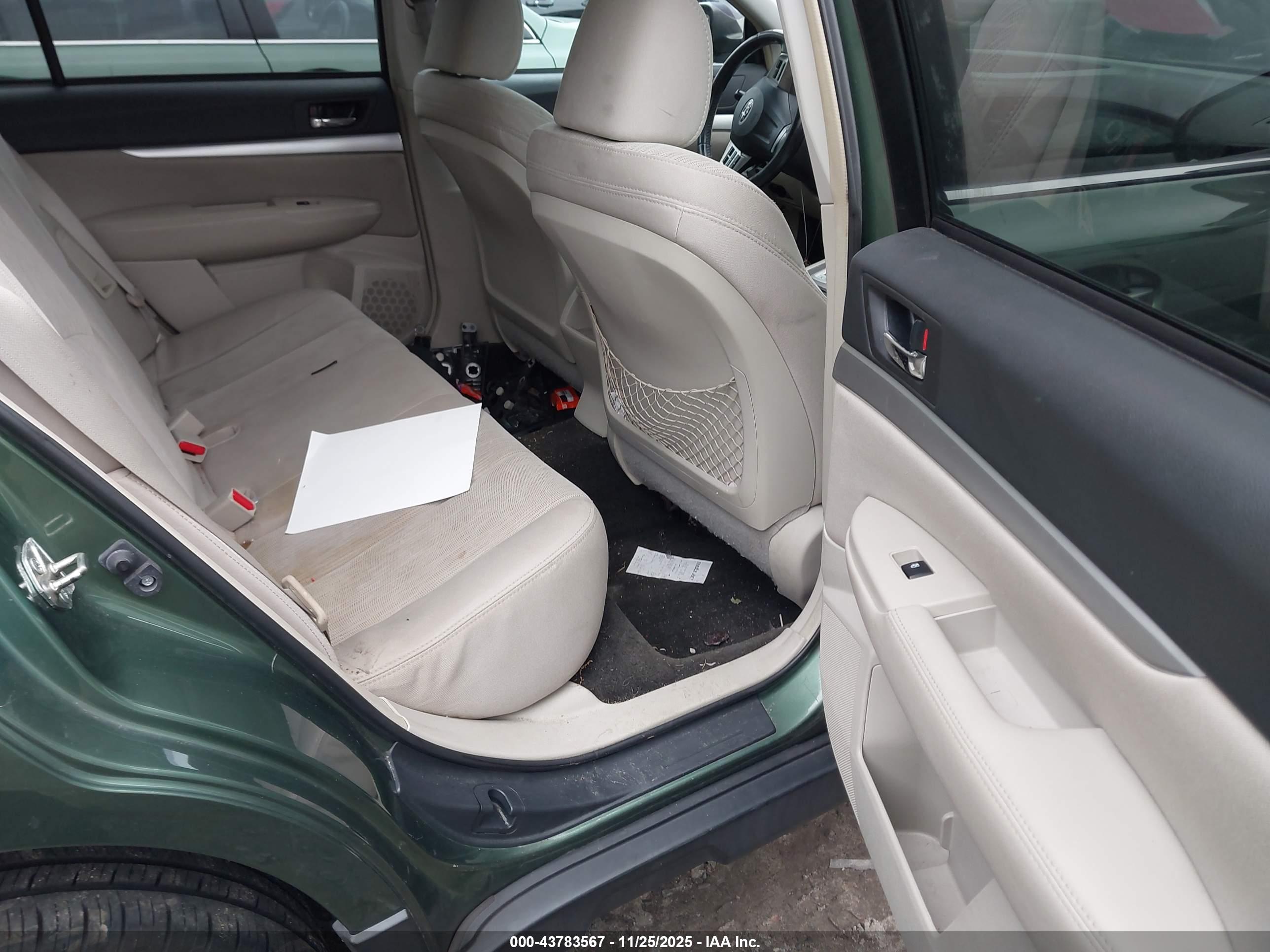 SUBARU OUTBACK image 8
