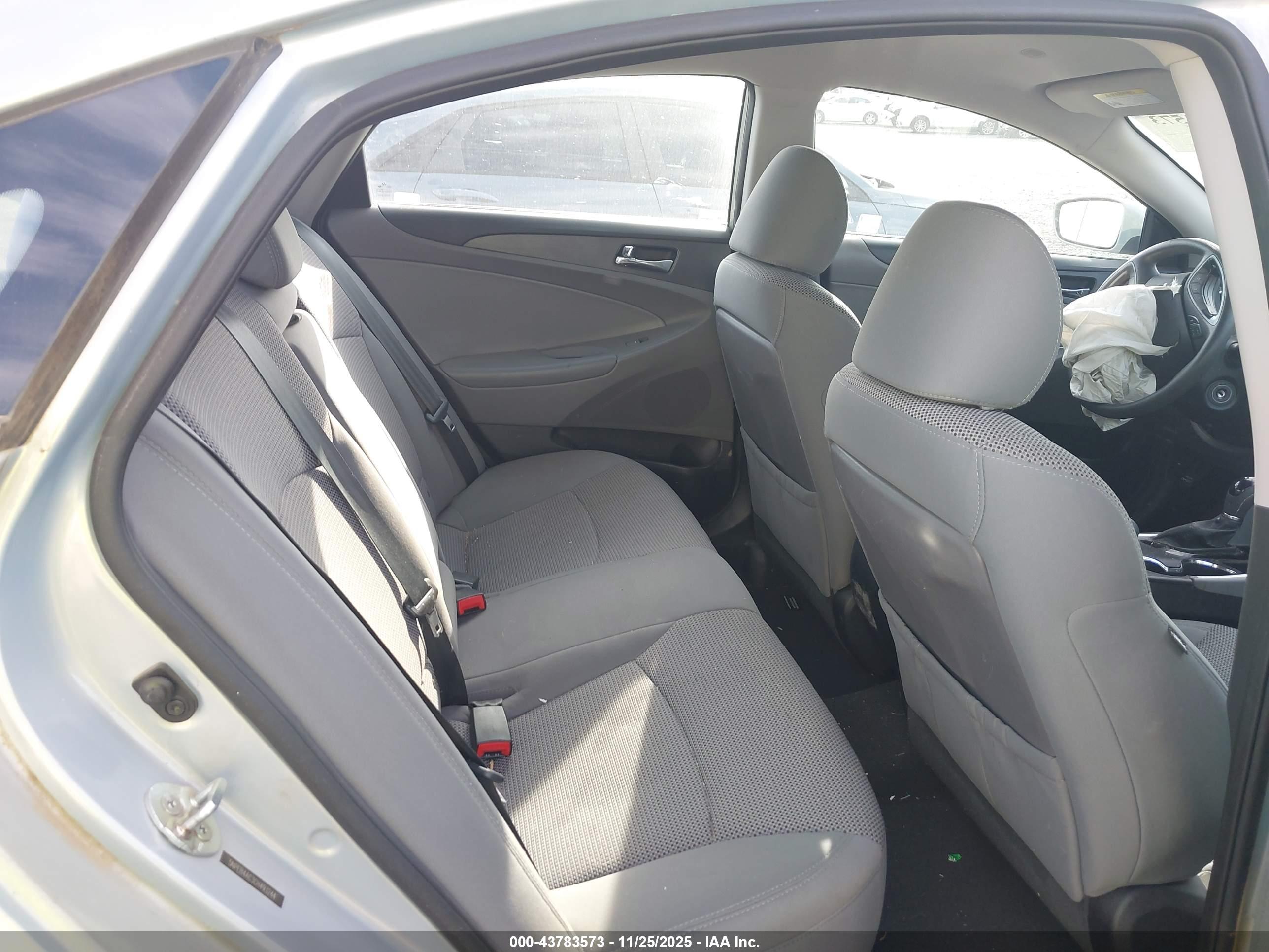 HYUNDAI SONATA image 8