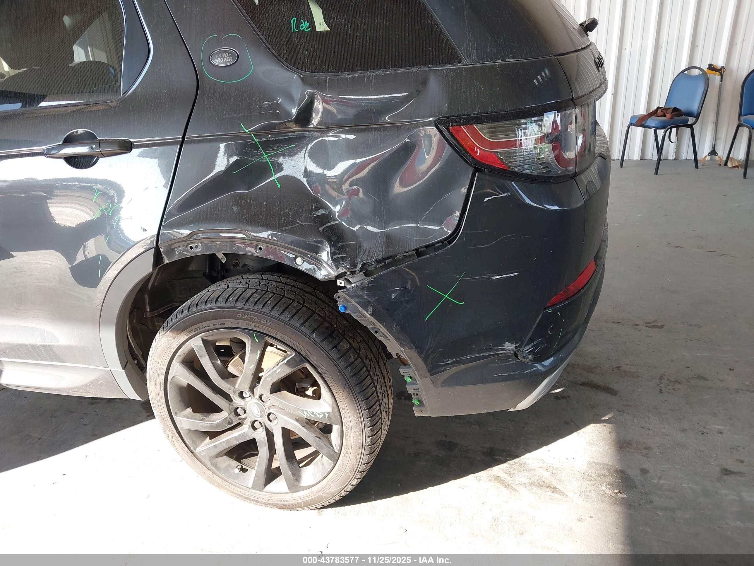 LAND ROVER image 6