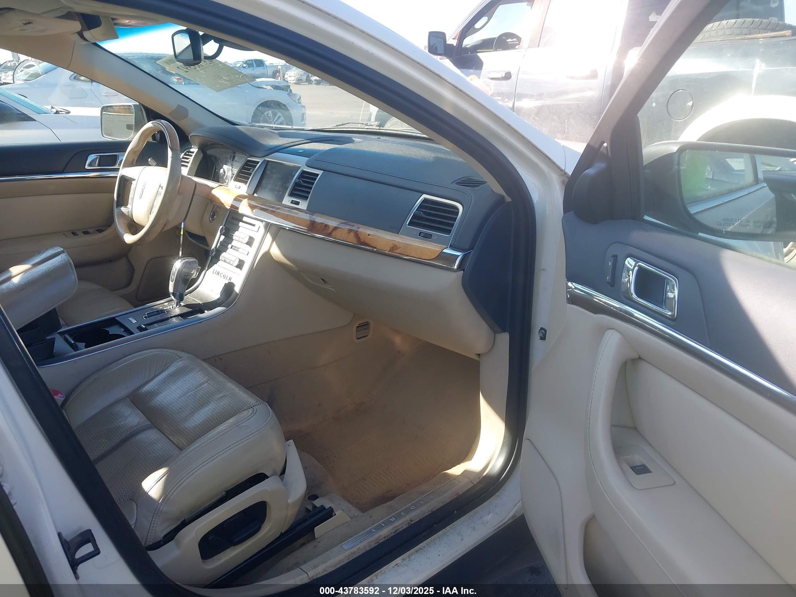 LINCOLN MKS image 5