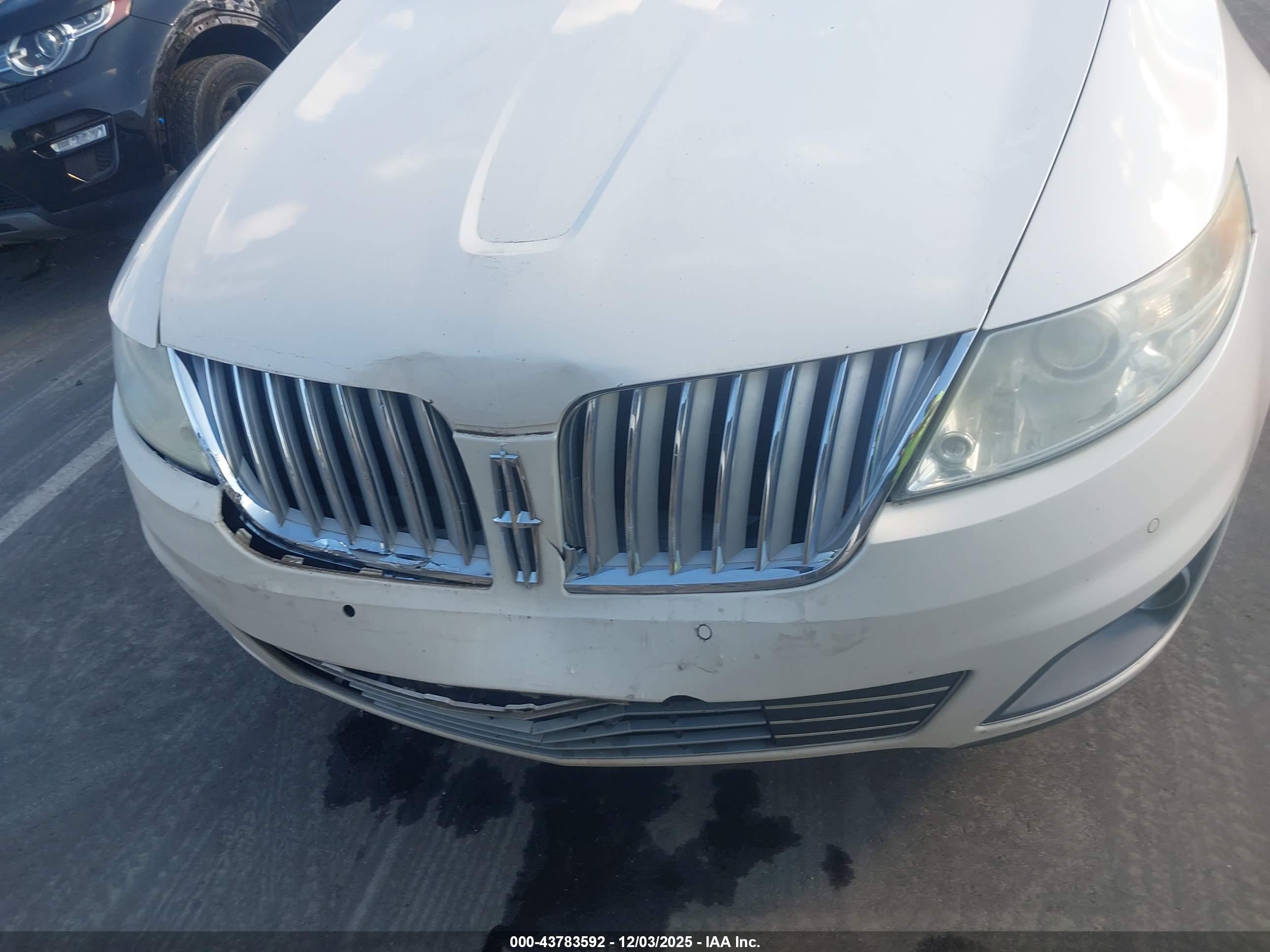 LINCOLN MKS image 6