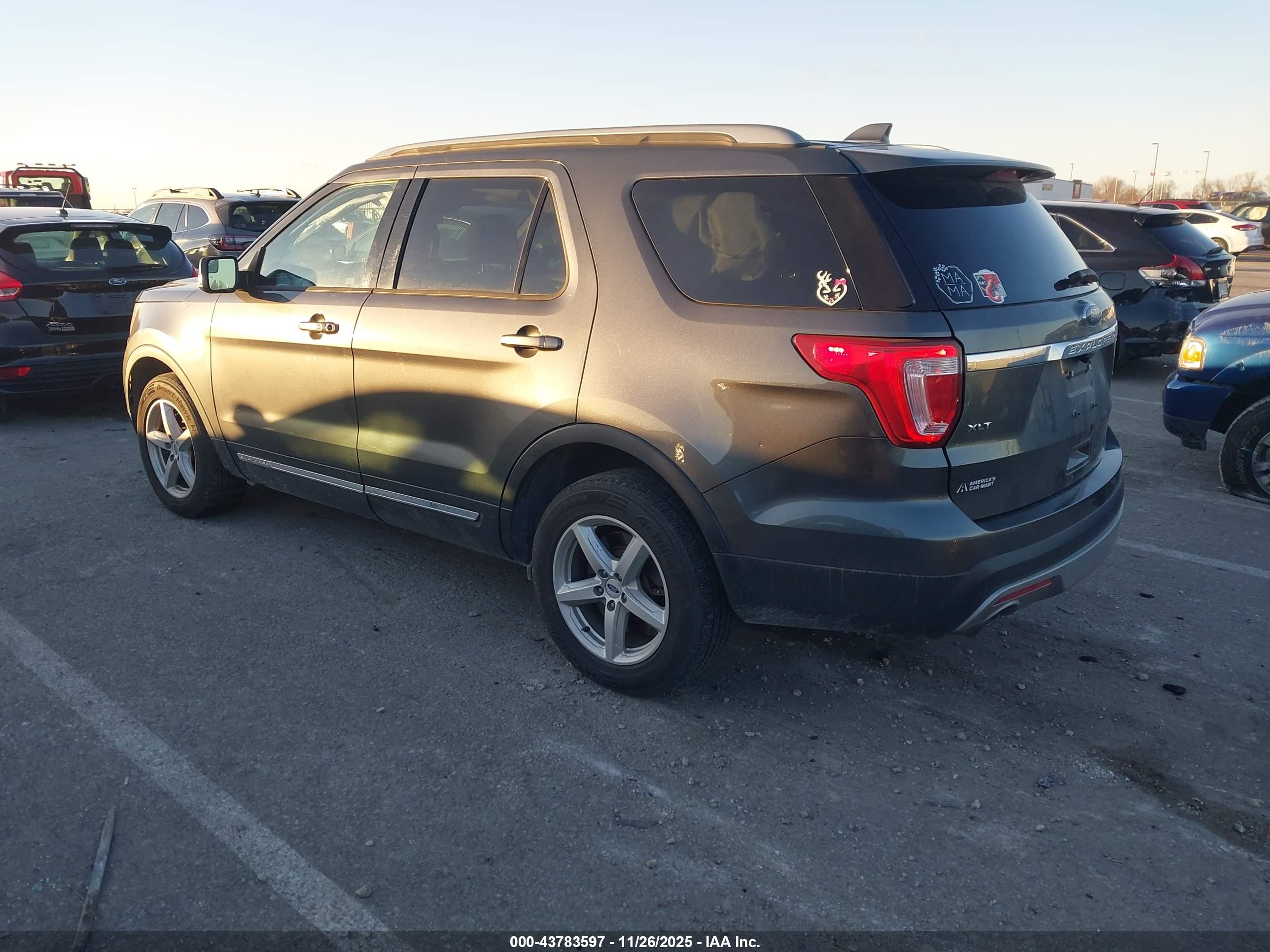 FORD EXPLORER image 3