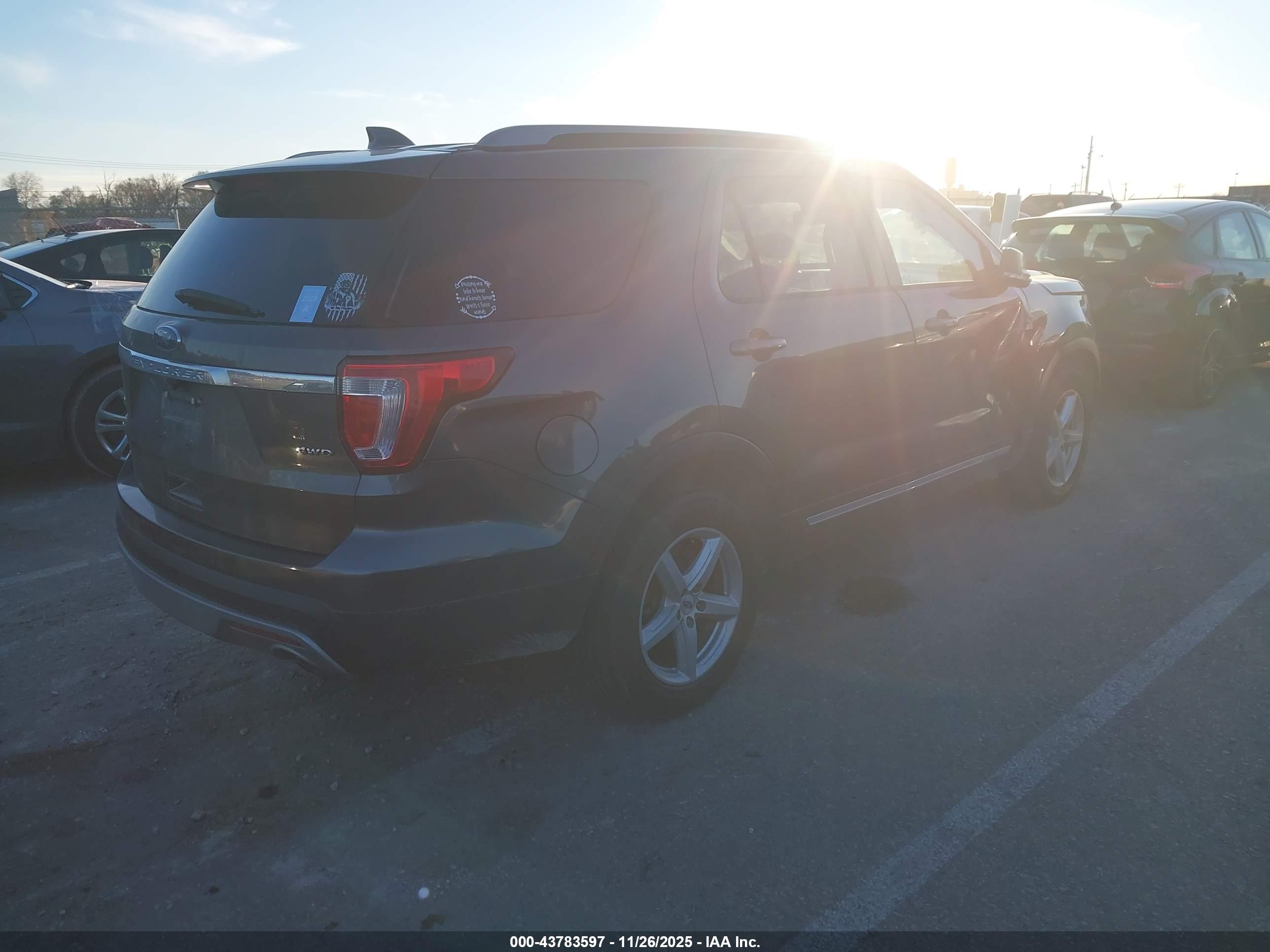 FORD EXPLORER image 4